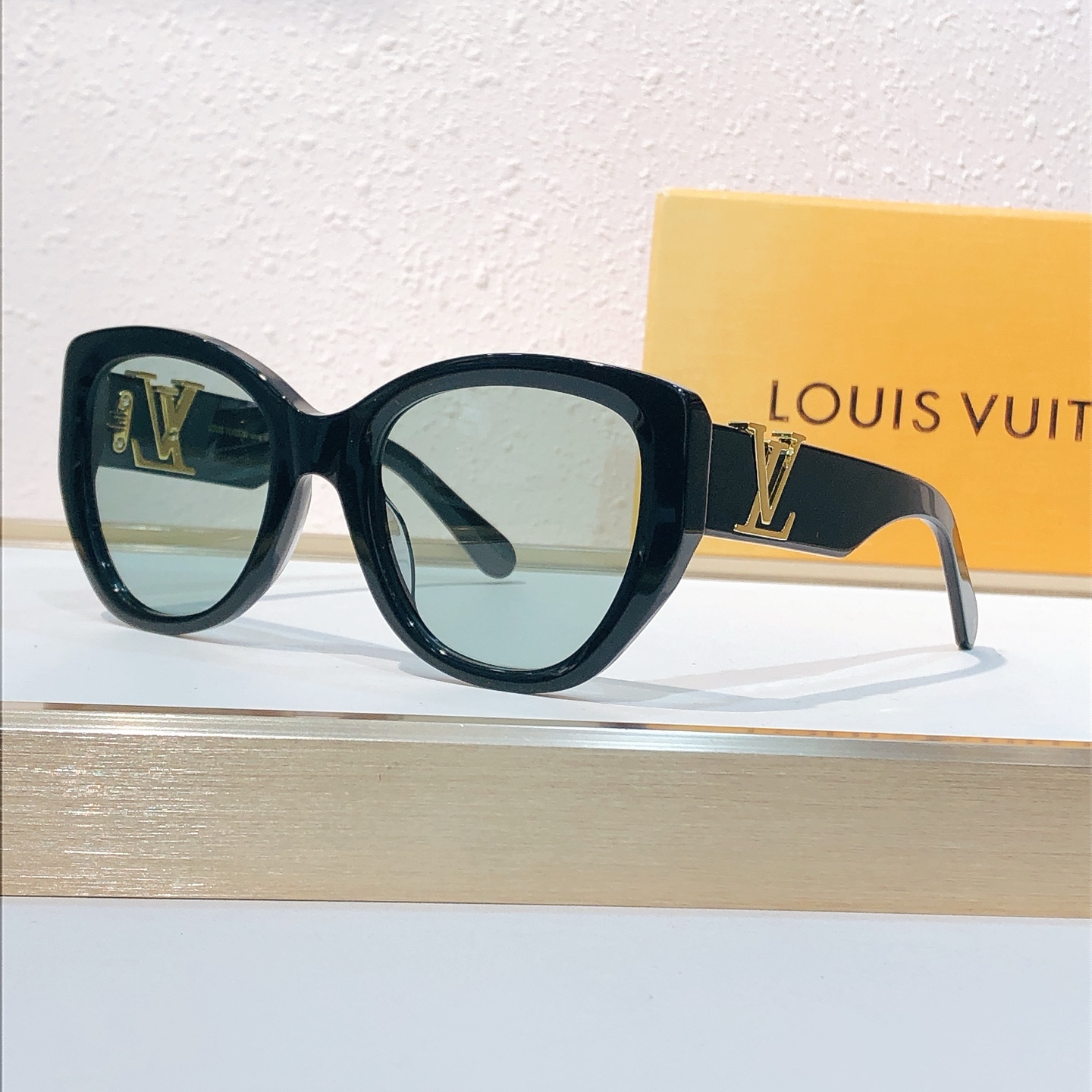 Louis Vuitton 刘亦菲最新同款。 LOUIS VUITTON*MODEL：Z1733W