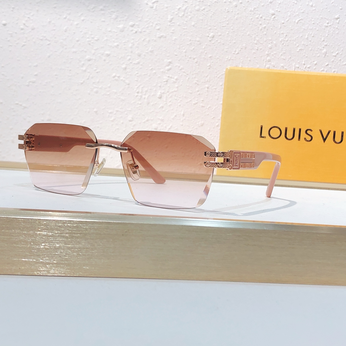 Louis Vuitton LOUIS VUITTO*