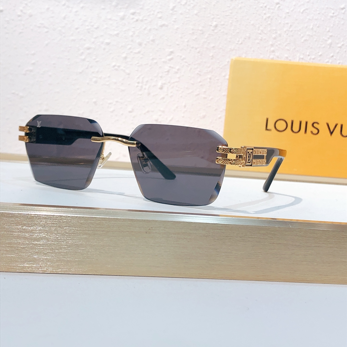 Louis Vuitton LOUIS VUITTO*