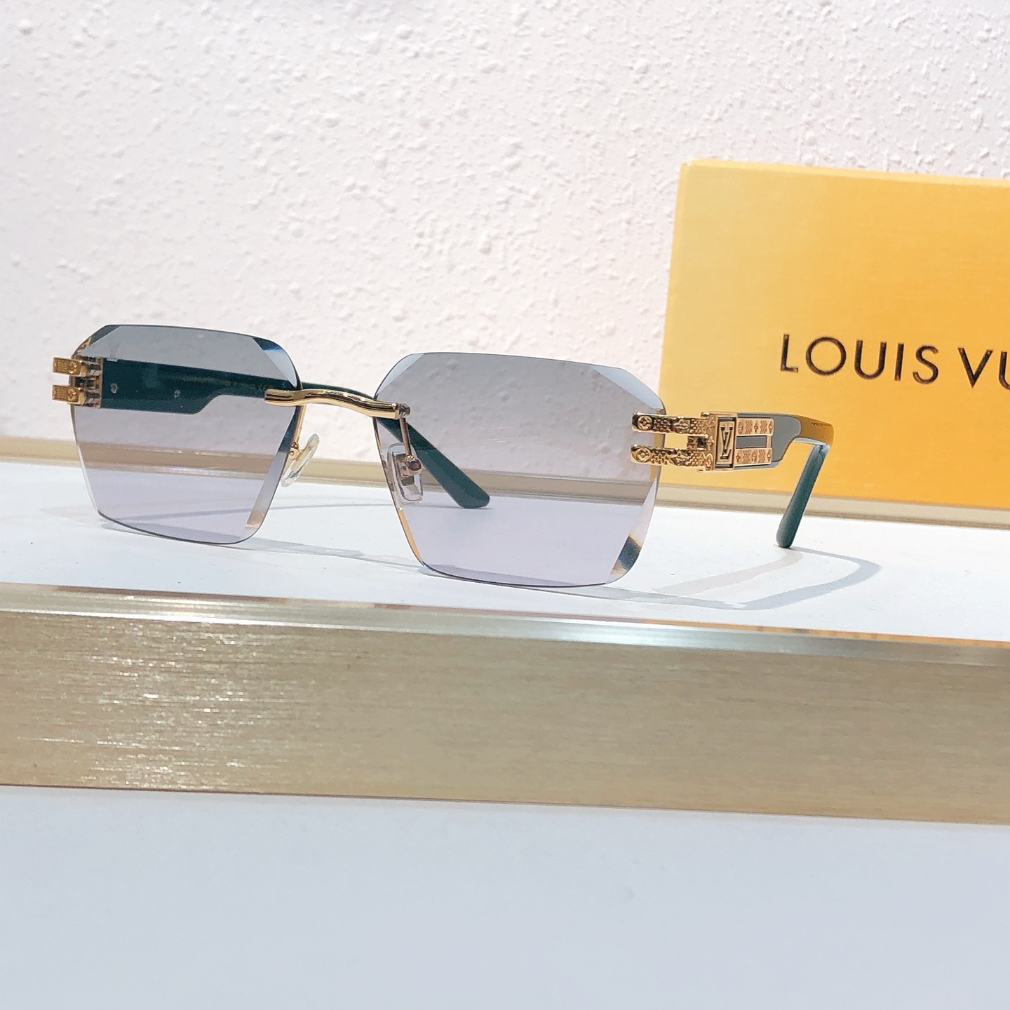 Louis Vuitton LOUIS VUITTO*