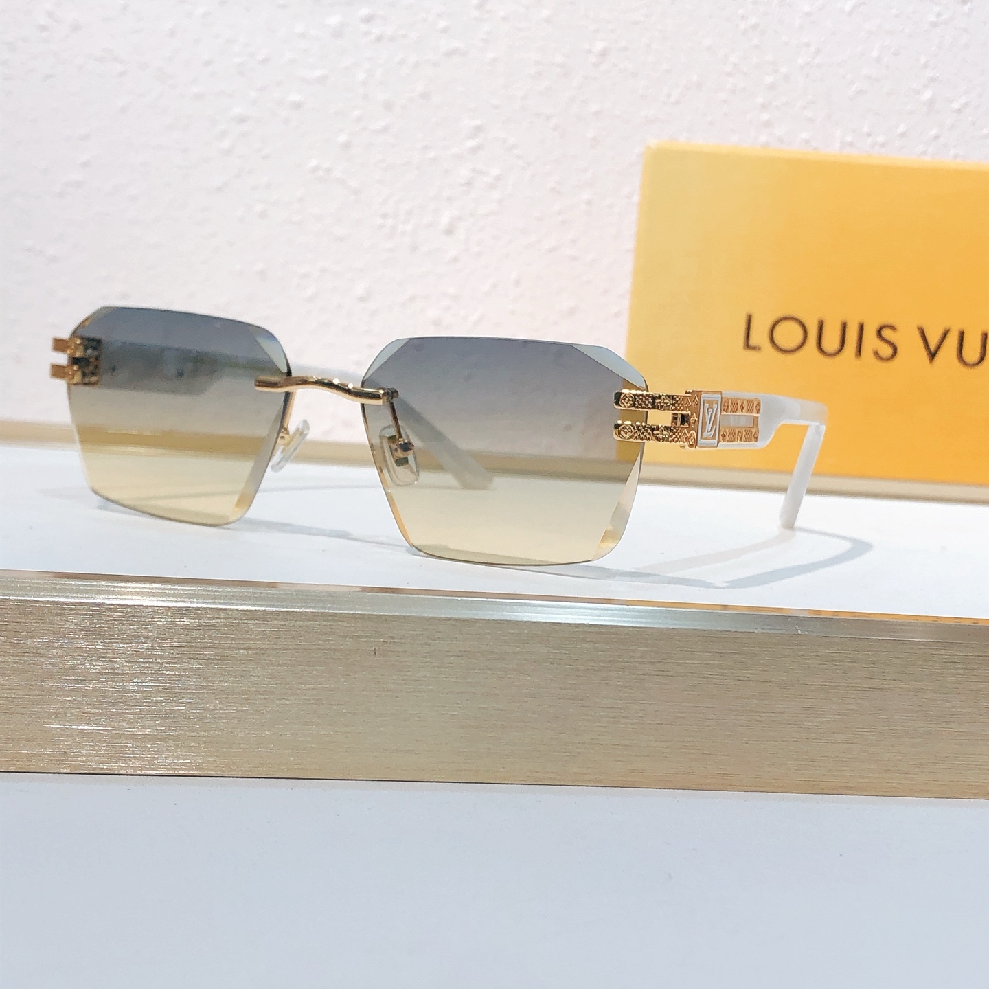 Louis Vuitton LOUIS VUITTO*
