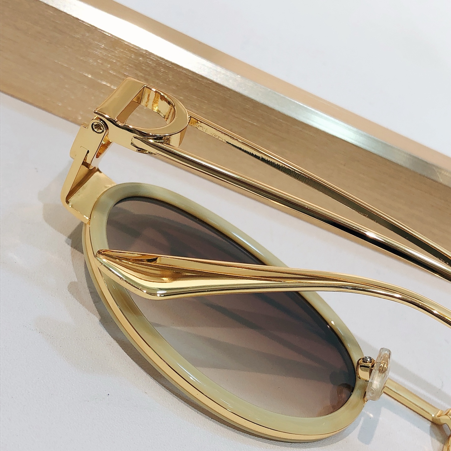 Dior DIO* MODEL：CD S16F
