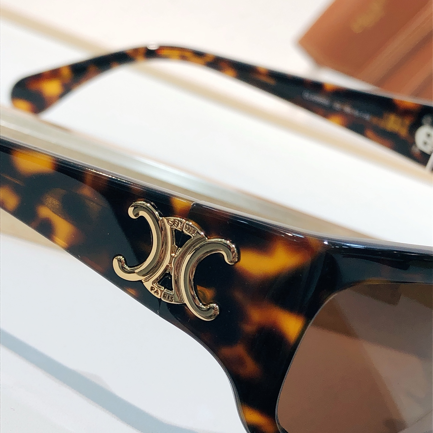 Celine CELIN*MODEL: CL40998U