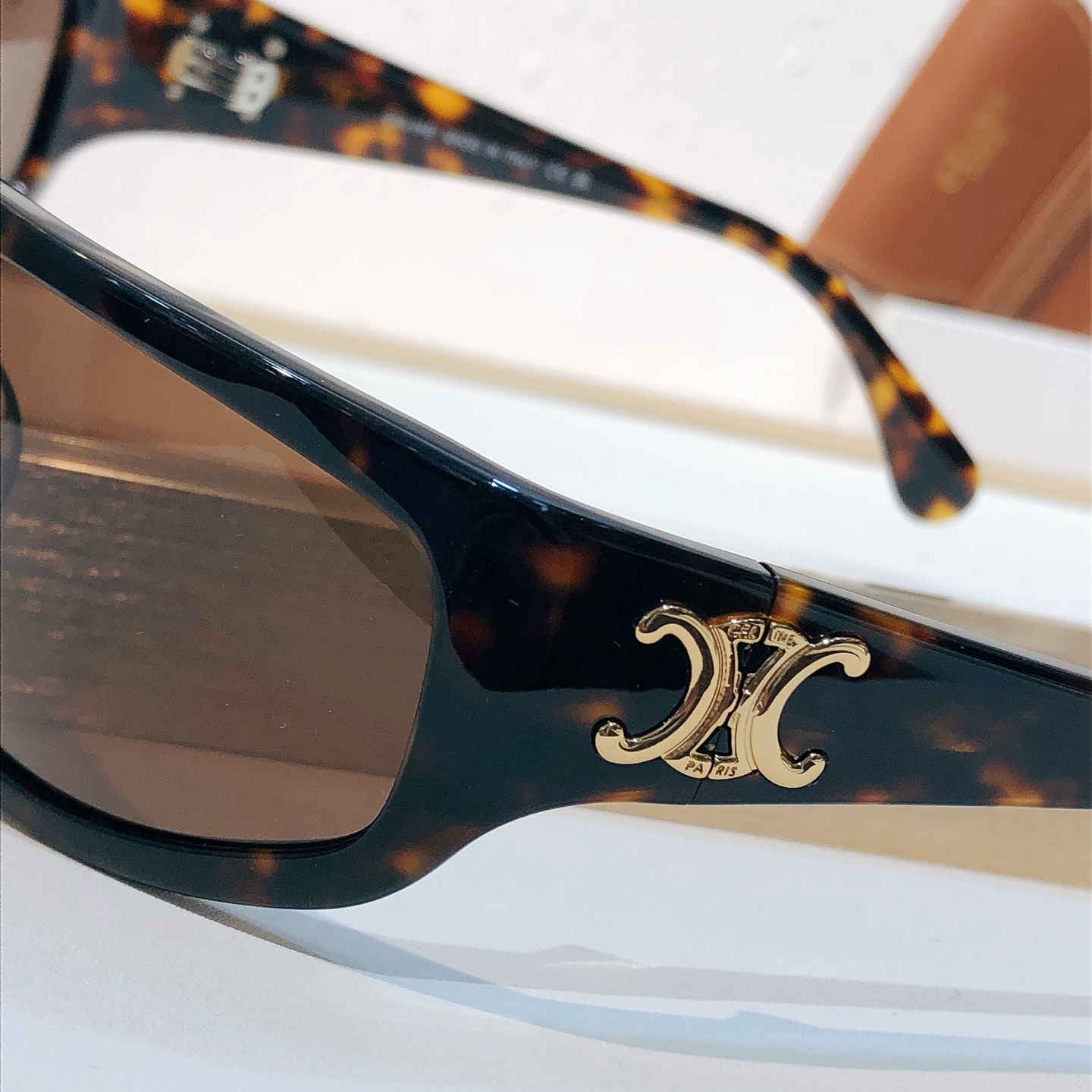 Celine CELIN*MODEL: CL40998U