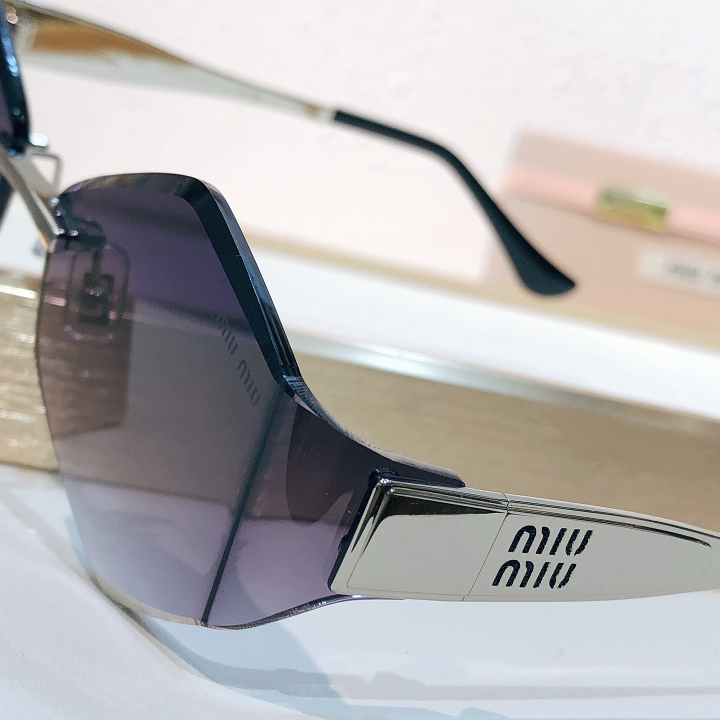 Miu Miu MIU M* MODEL: MU 140AV