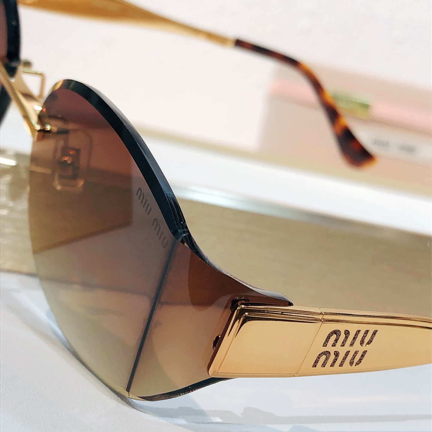 Miu Miu MIU M* MODEL: MU8065
