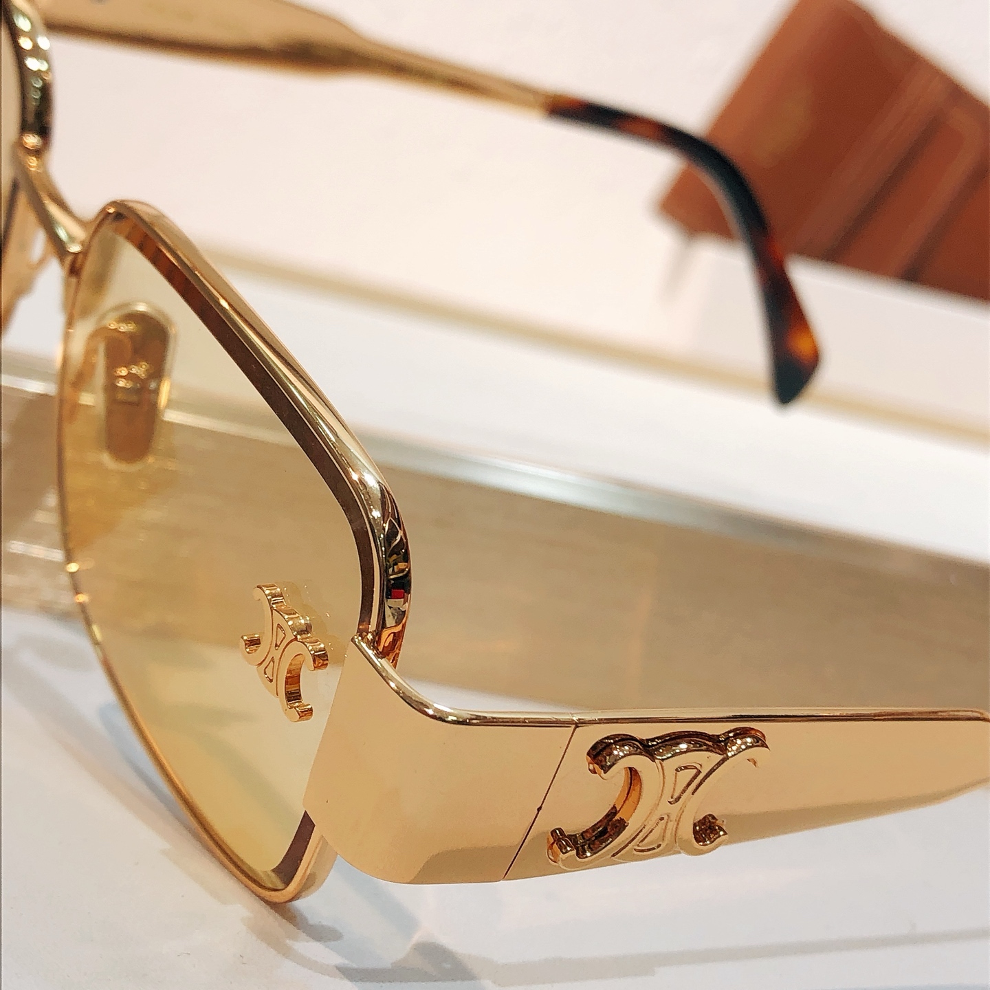Celine CELIN*MODEL: CL42132U