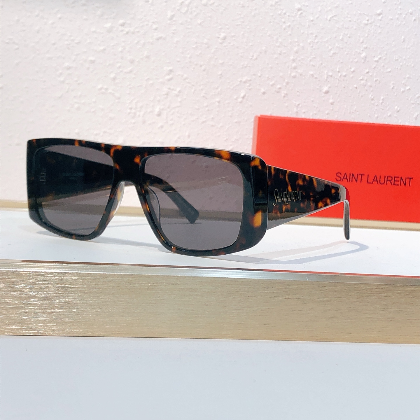Saint Laurent 𝐒𝐀𝐈𝐍𝐓 SAINT LAURENT