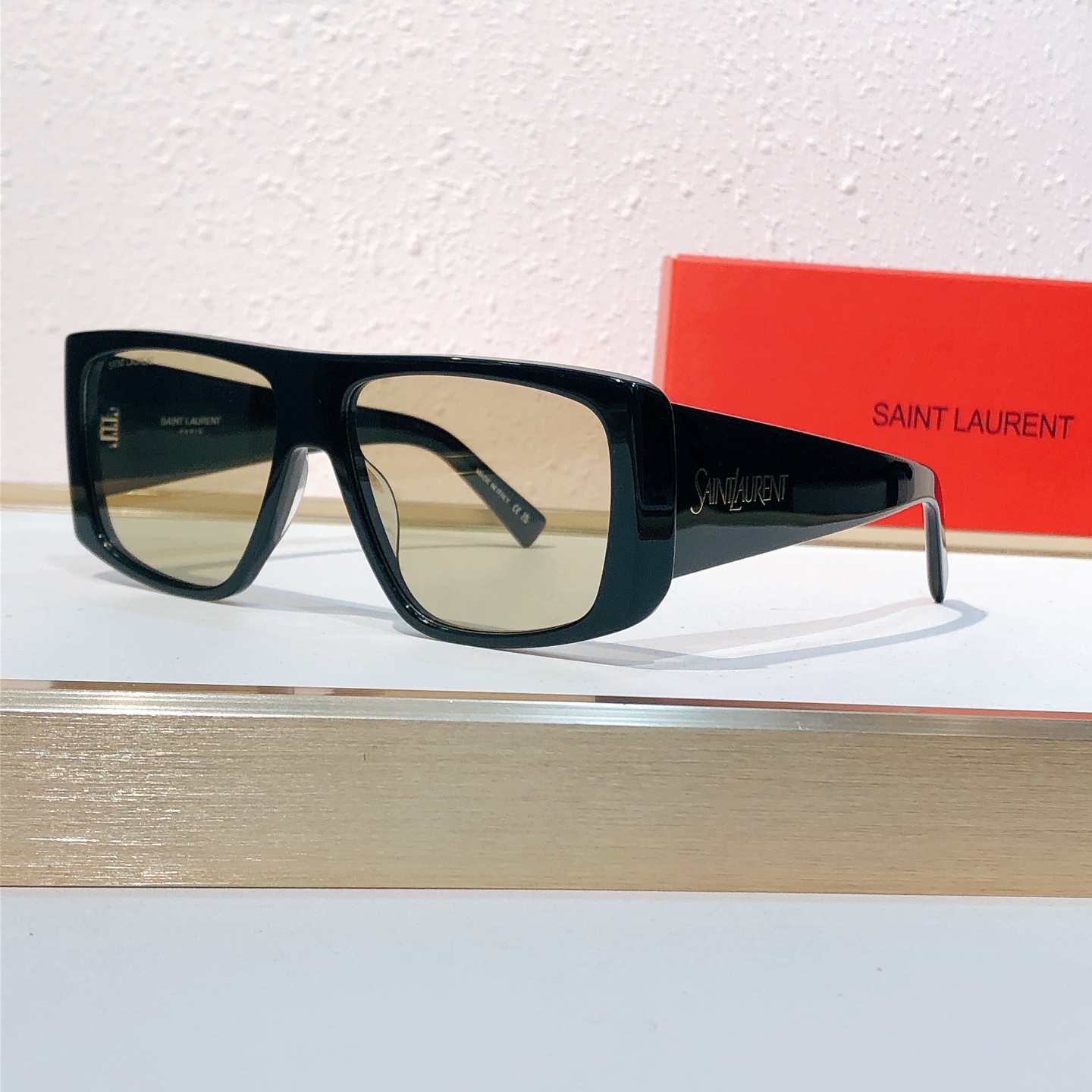 Saint Laurent 𝐒𝐀𝐈𝐍𝐓 SAINT LAURENT