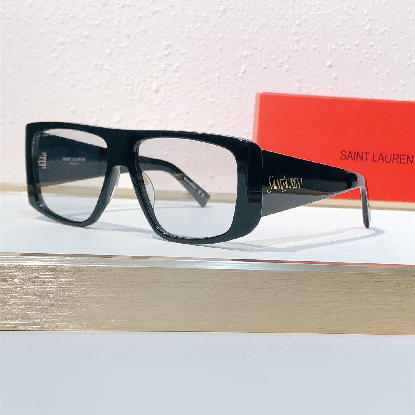Saint Laurent 𝐒𝐀𝐈𝐍𝐓 SAINT LAURENT