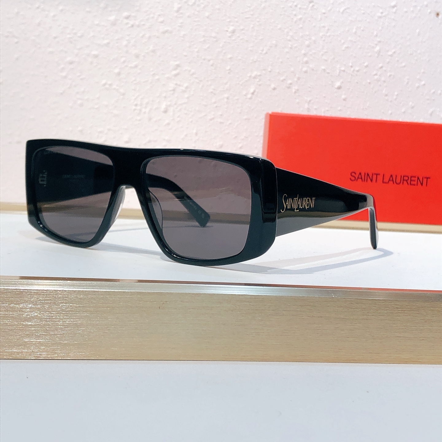 Saint Laurent 𝐒𝐀𝐈𝐍𝐓 SAINT LAURENT