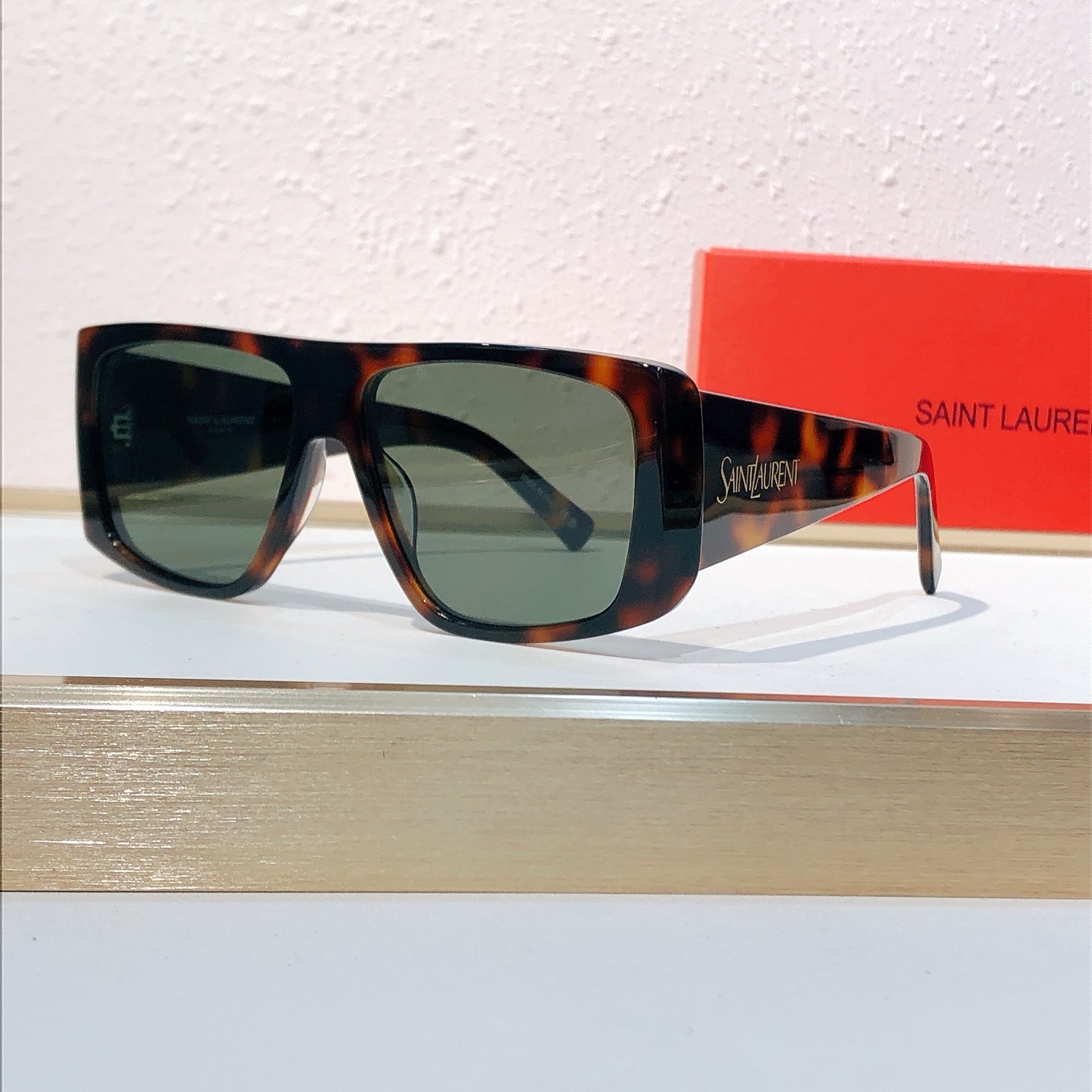 Saint Laurent 𝐒𝐀𝐈𝐍𝐓 SAINT LAURENT
