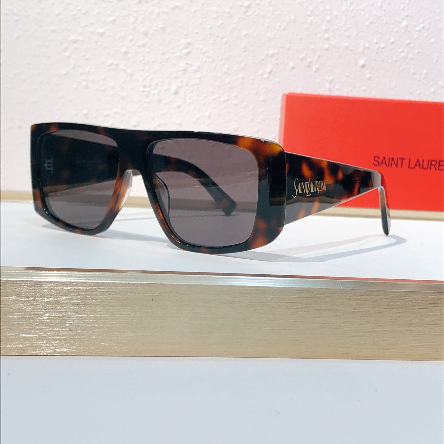 Saint Laurent 𝐒𝐀𝐈𝐍𝐓 SAINT LAURENT