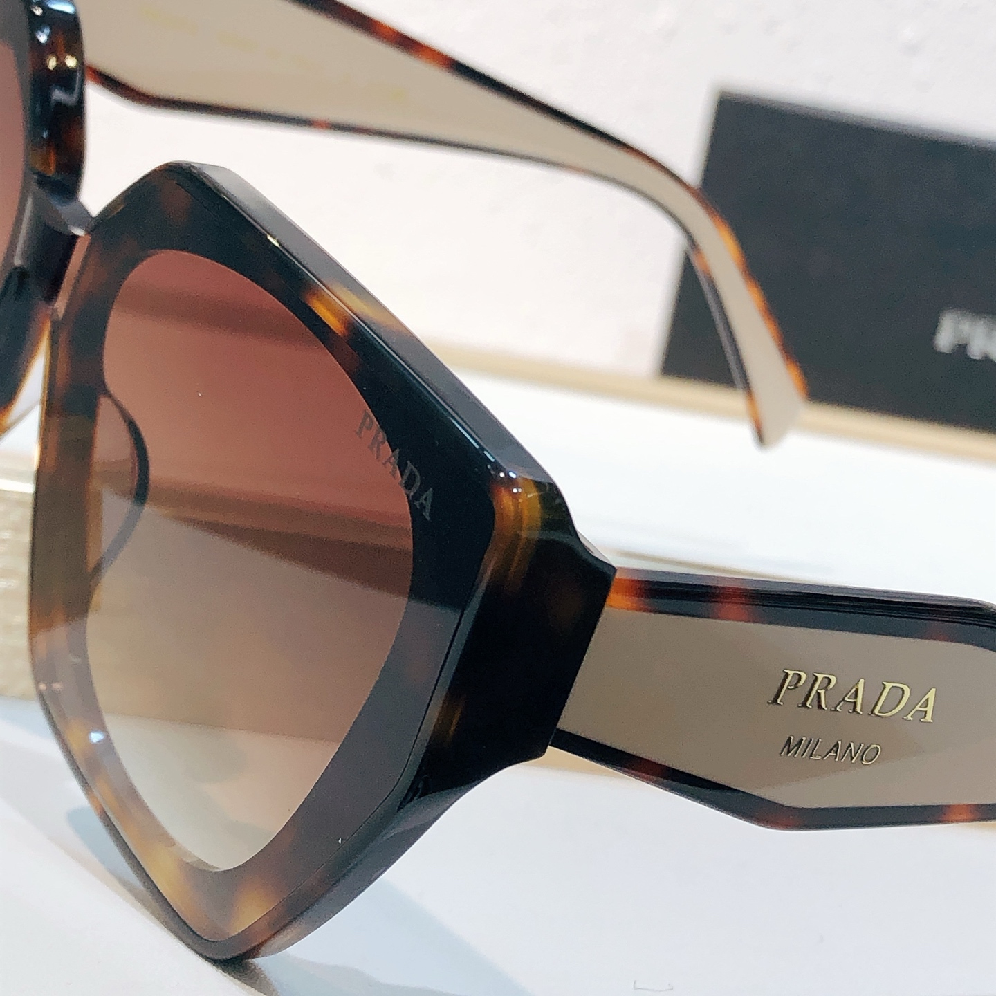 Prada PRAD*