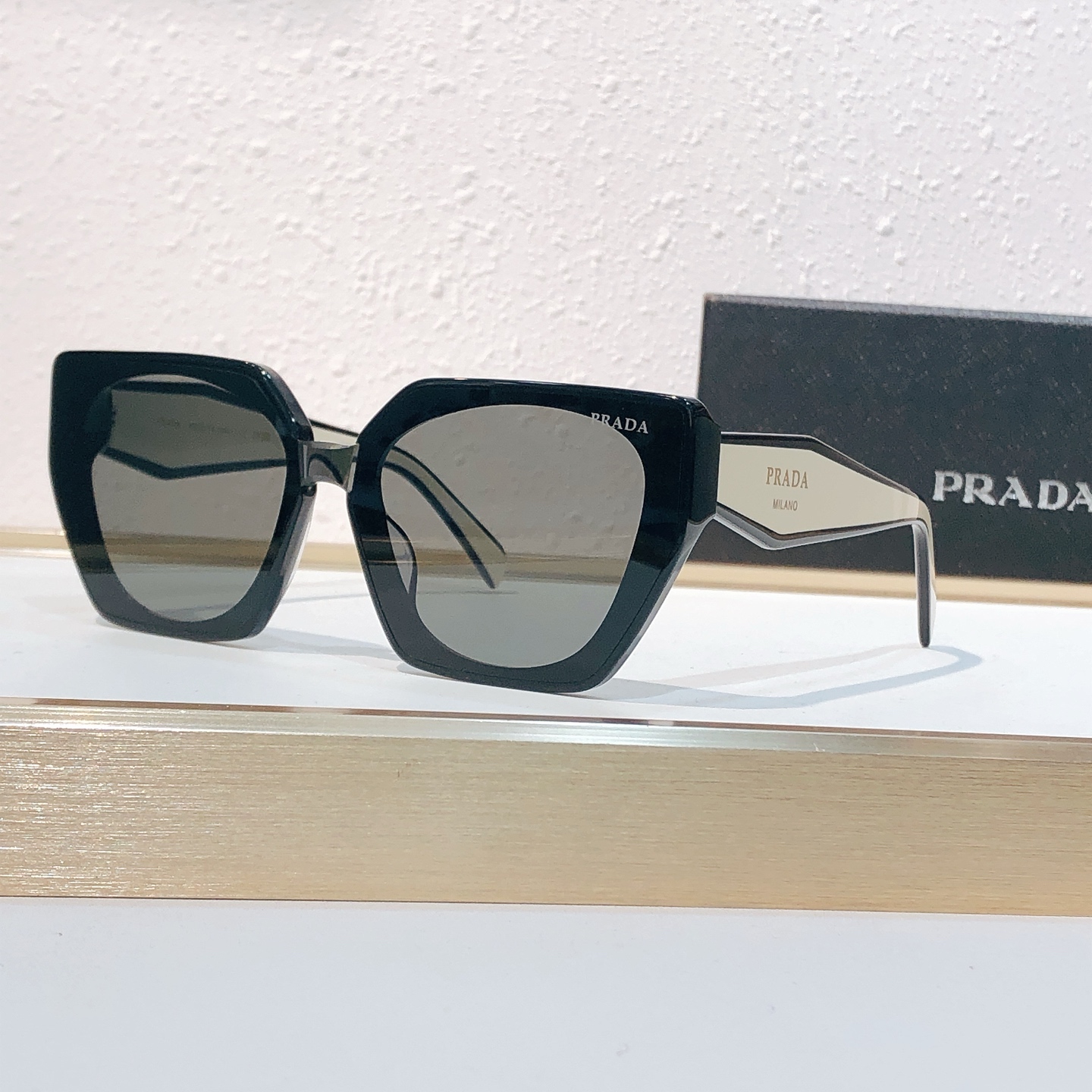 Prada PRAD*