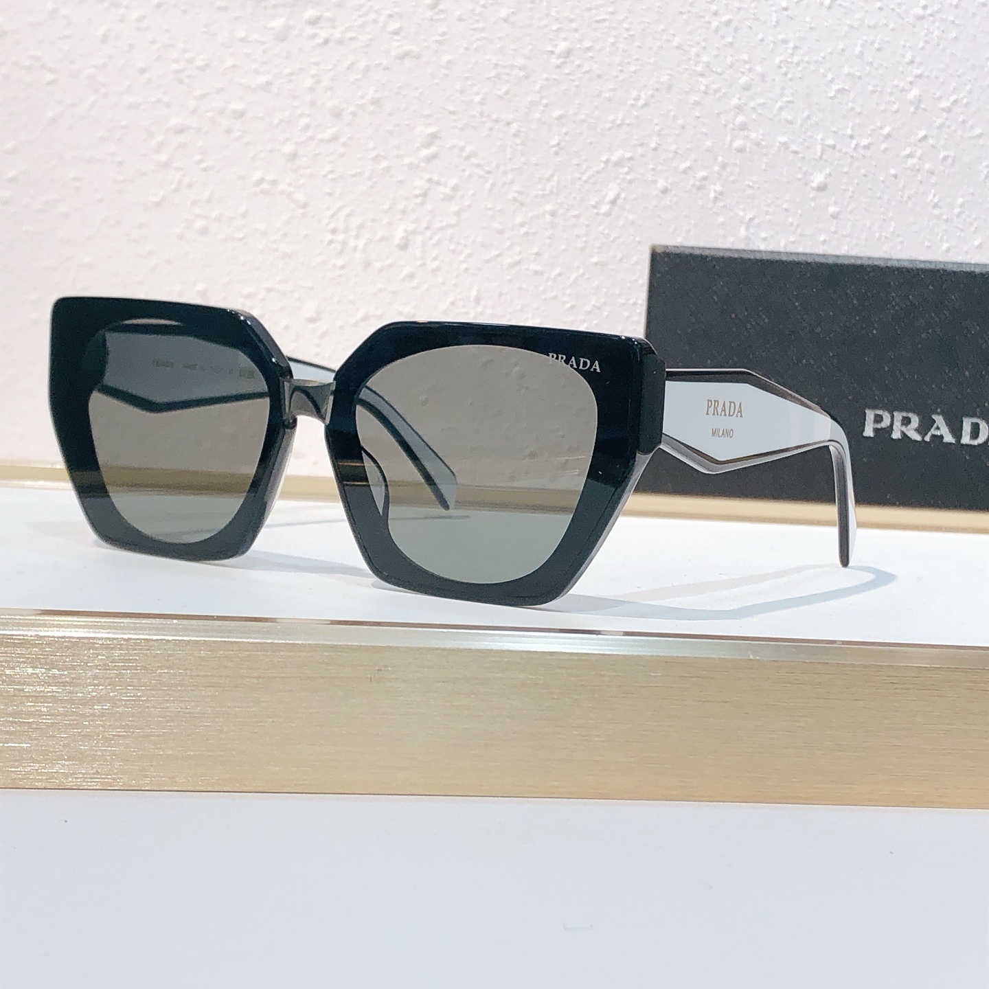 Prada PRAD*