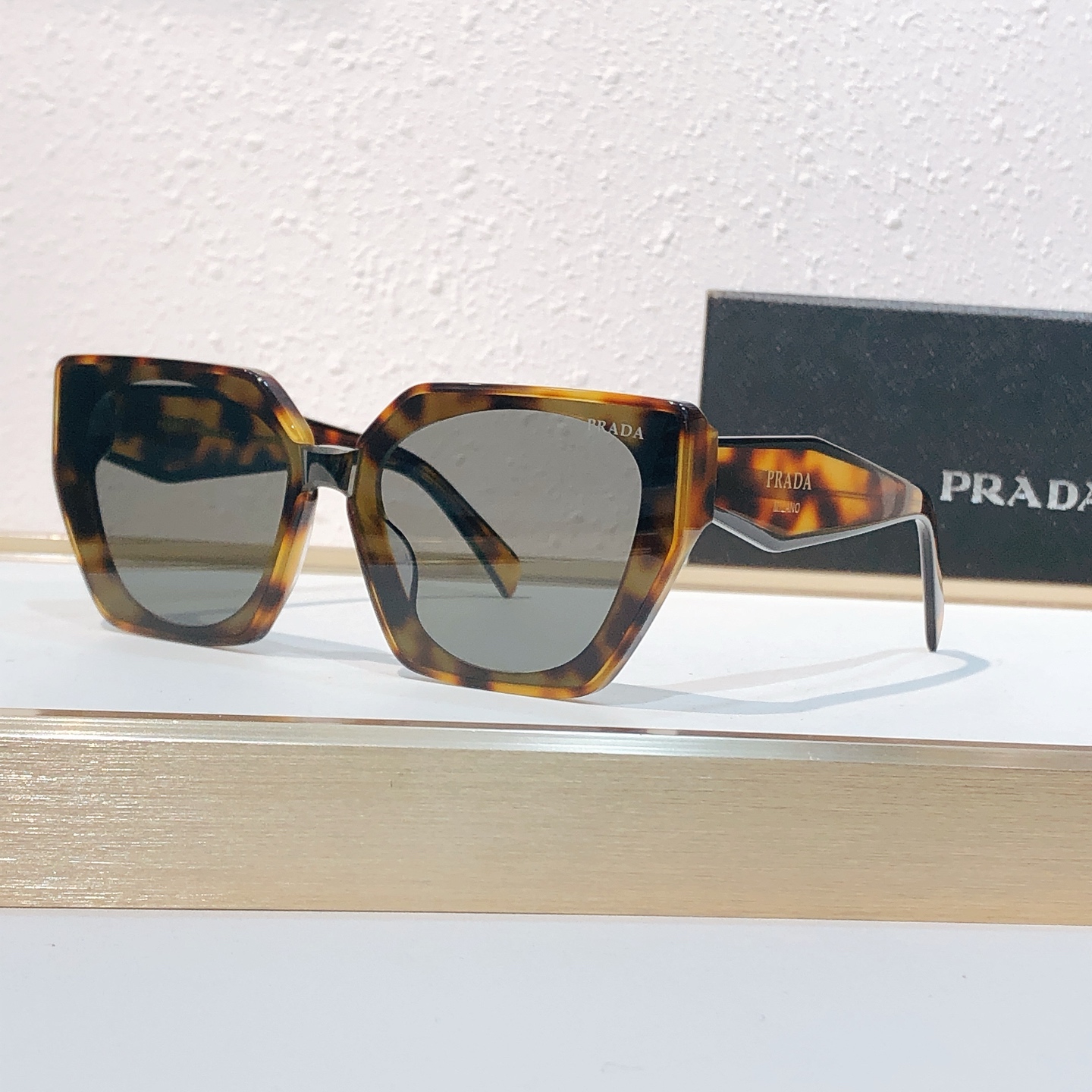Prada PRAD*