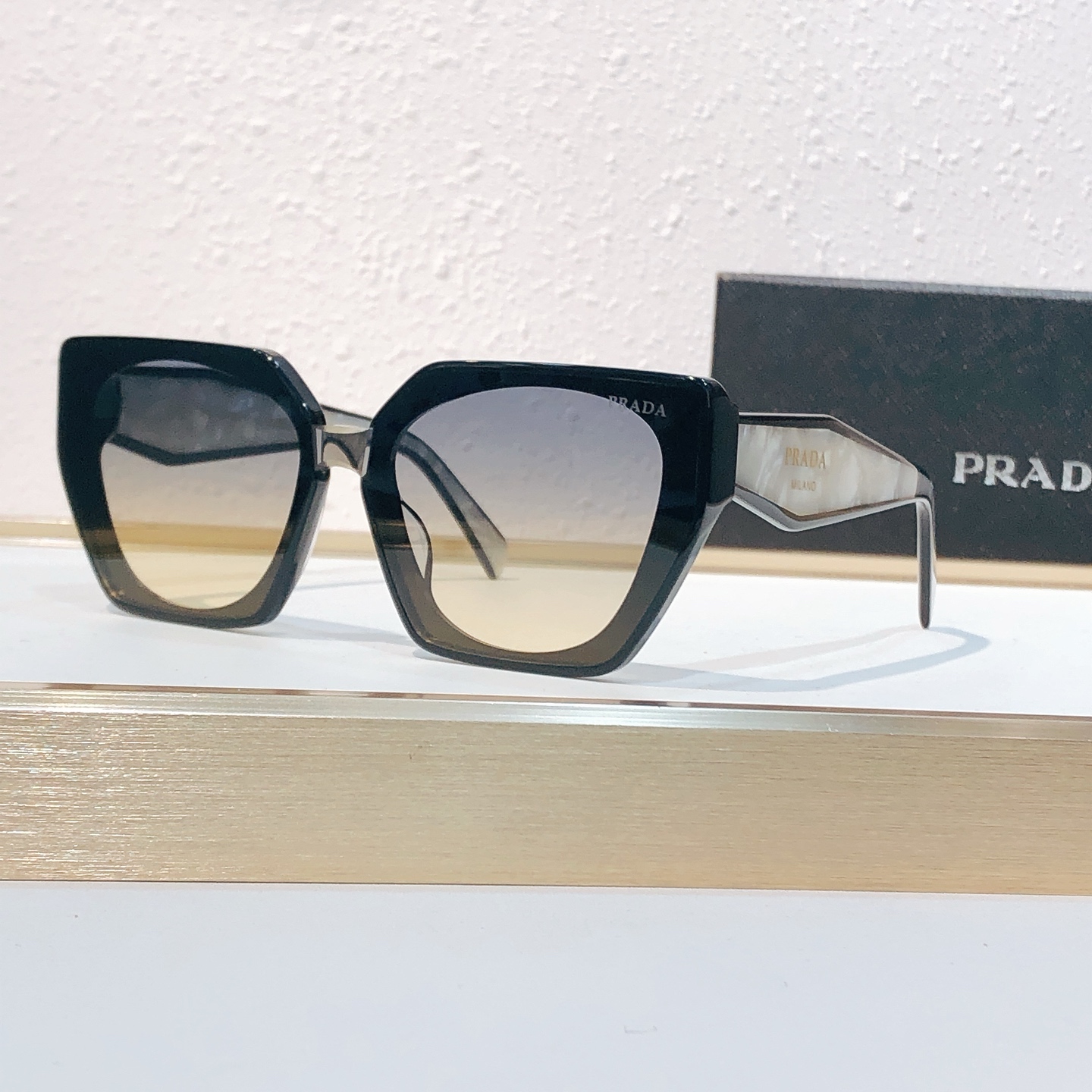 Prada PRAD*