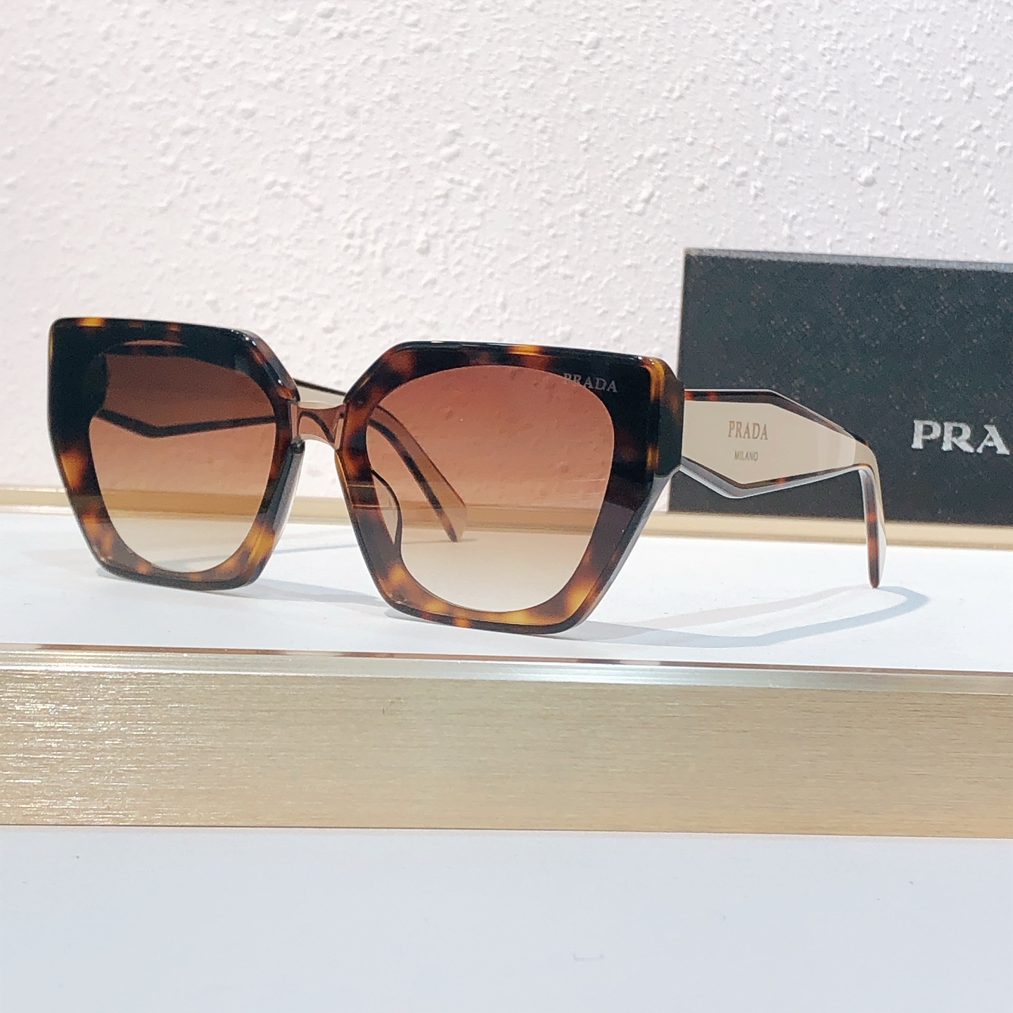 Prada PRAD*
