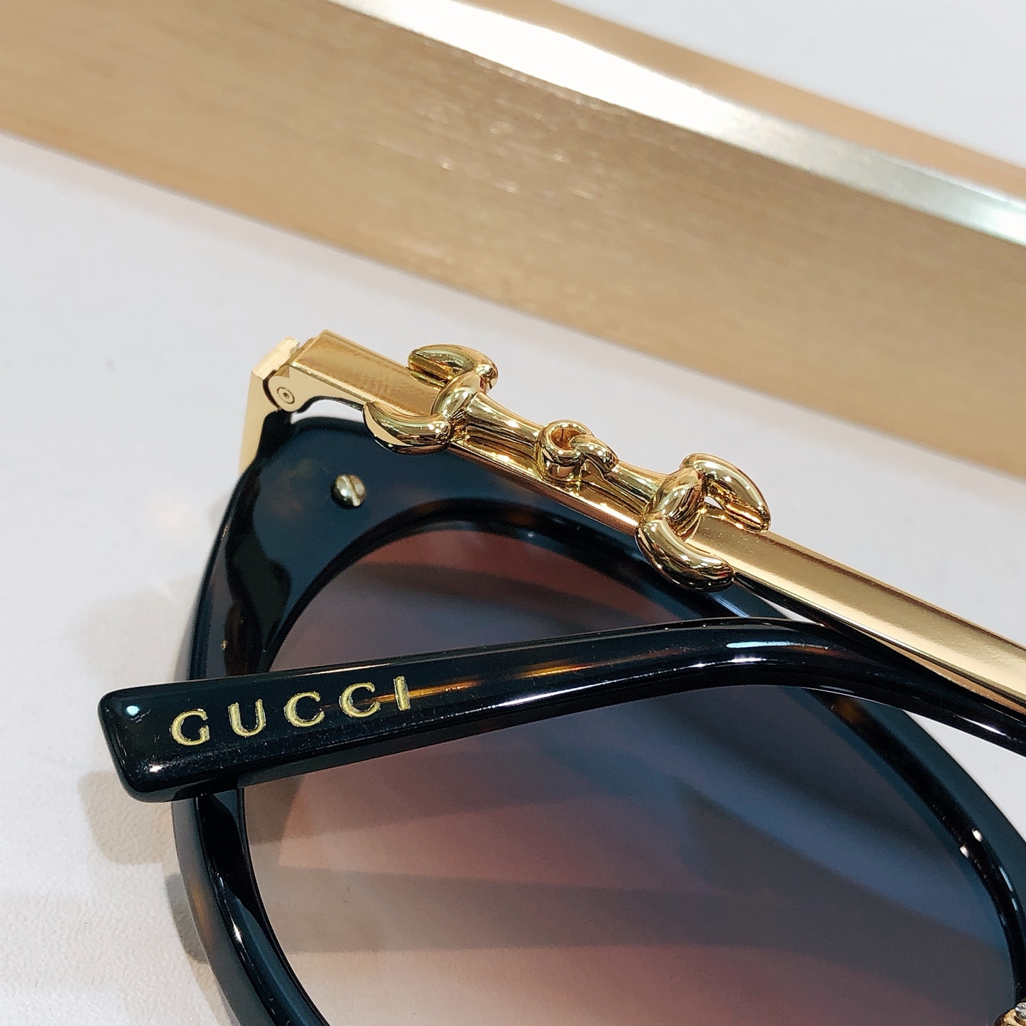 Gucci GUCCI*