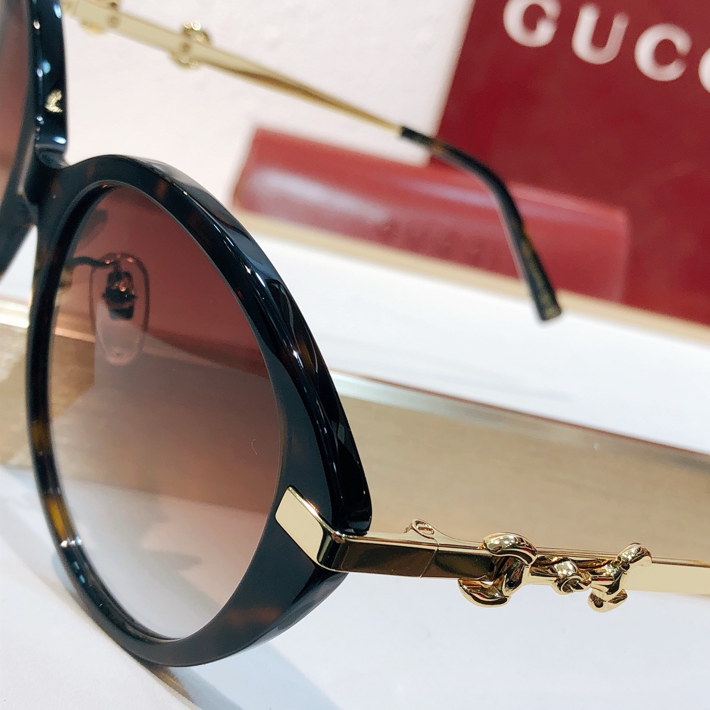 Gucci GUCCI*
