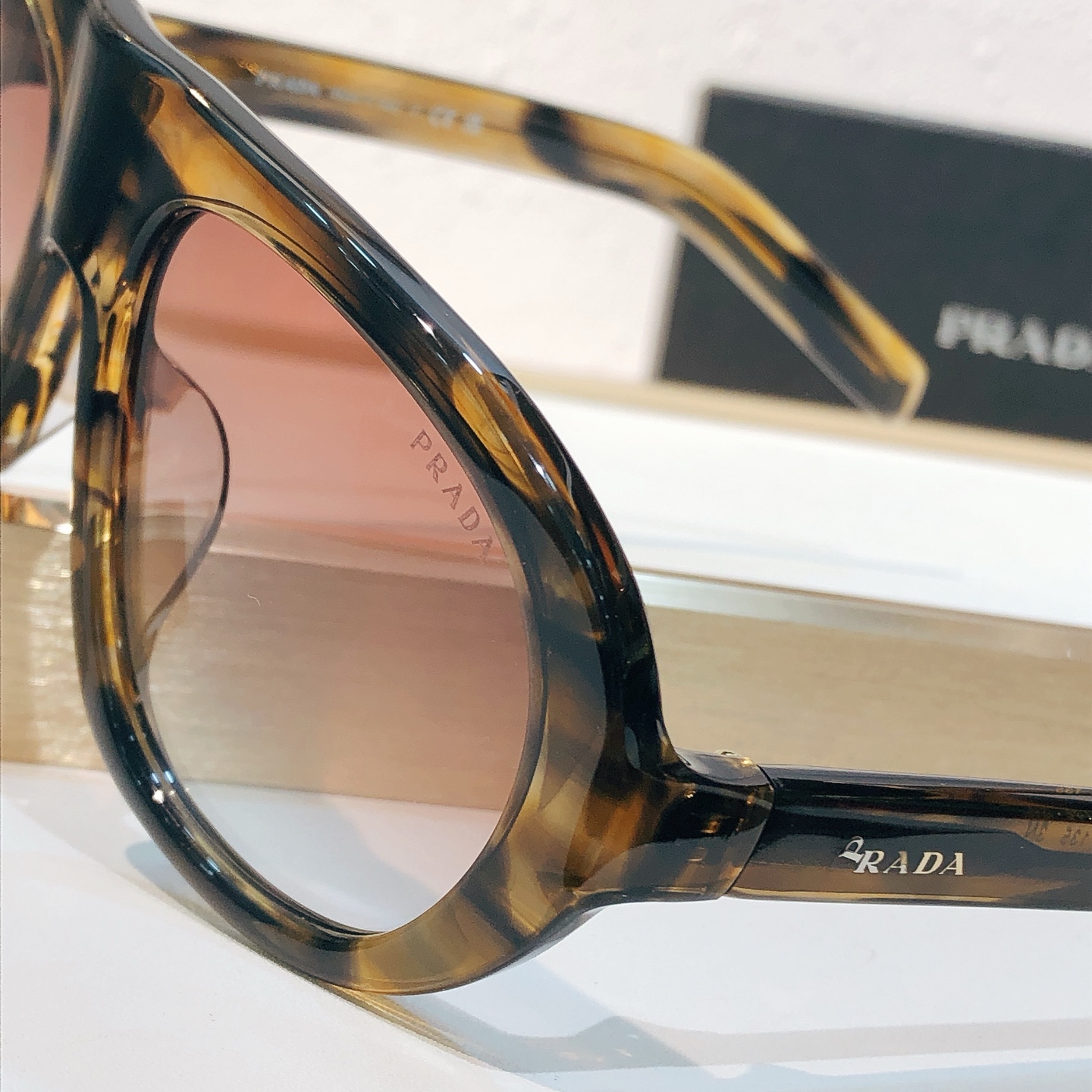 Prada PRAD*