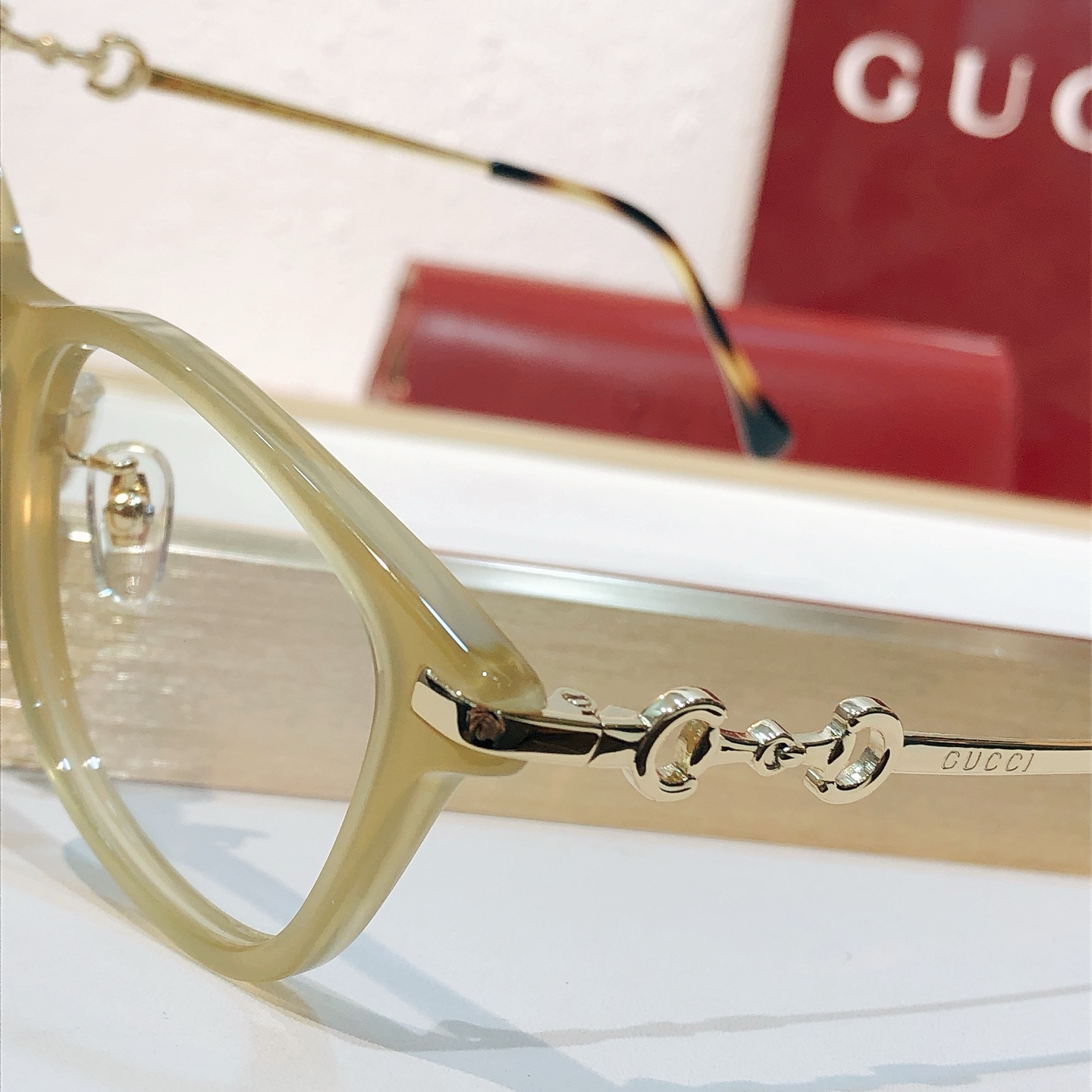 Gucci GUCC*
