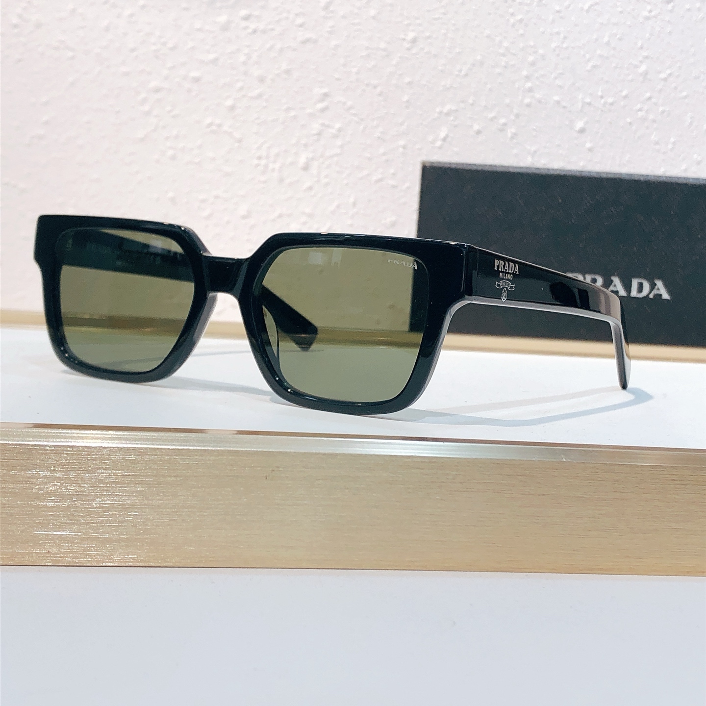 Prada PRADA*