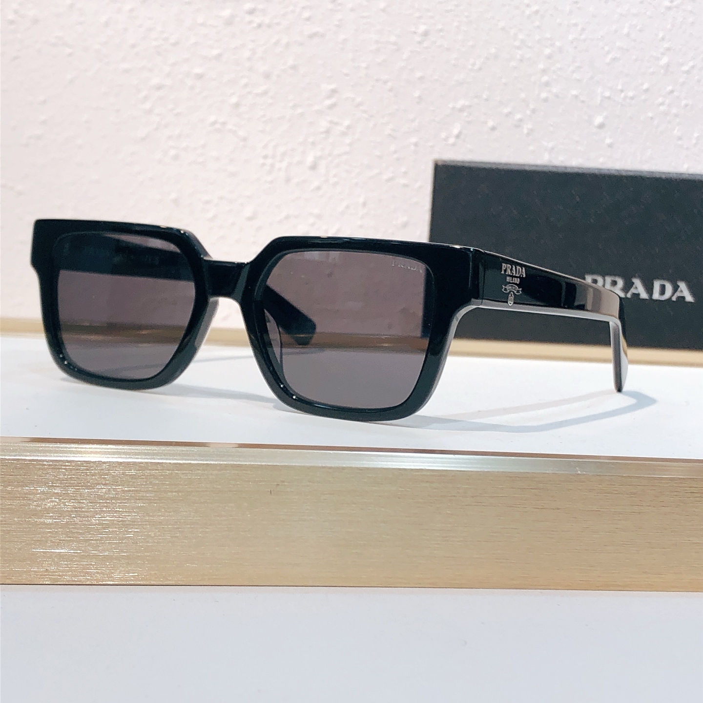 Prada PRADA*