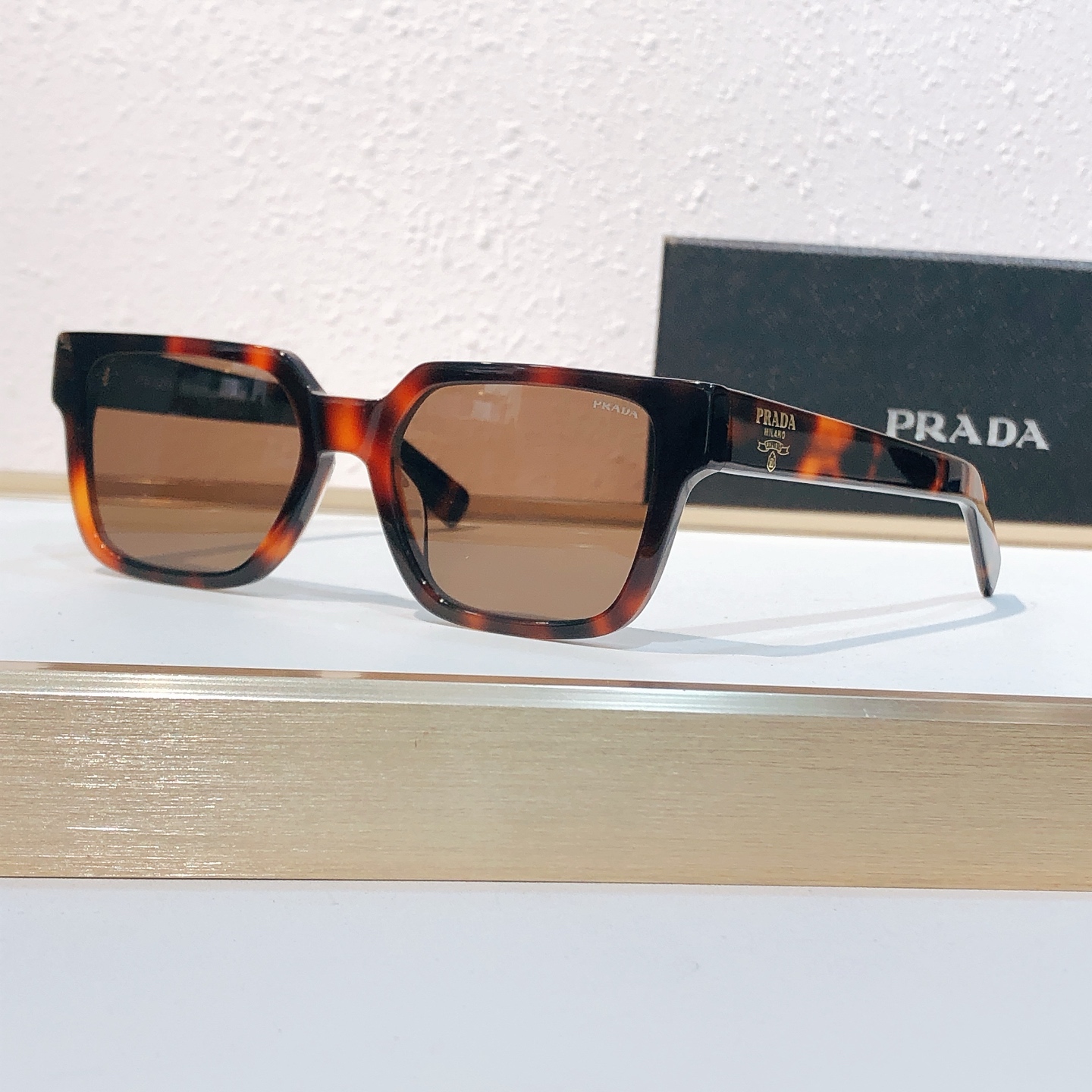 Prada PRADA*