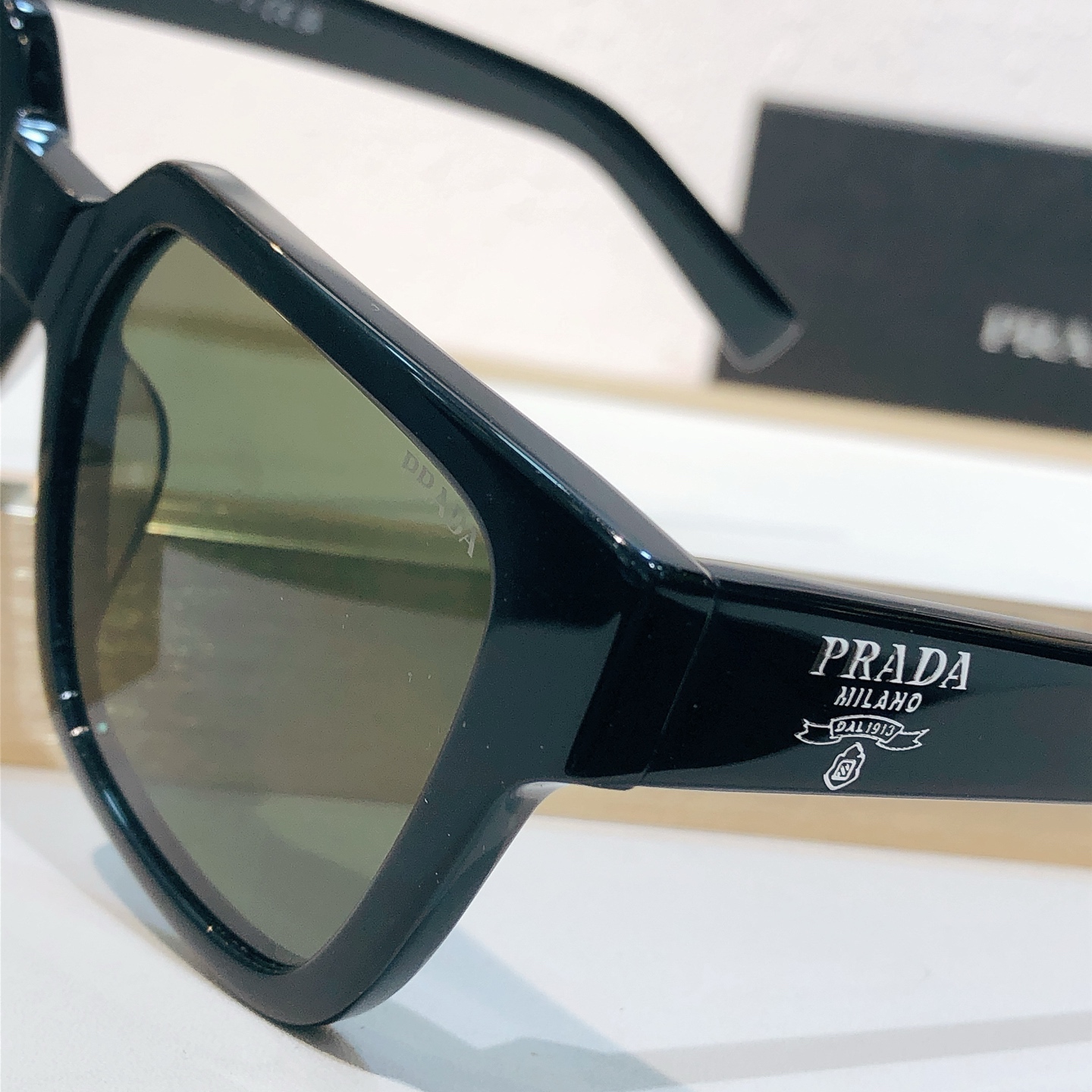 Prada PRADA*