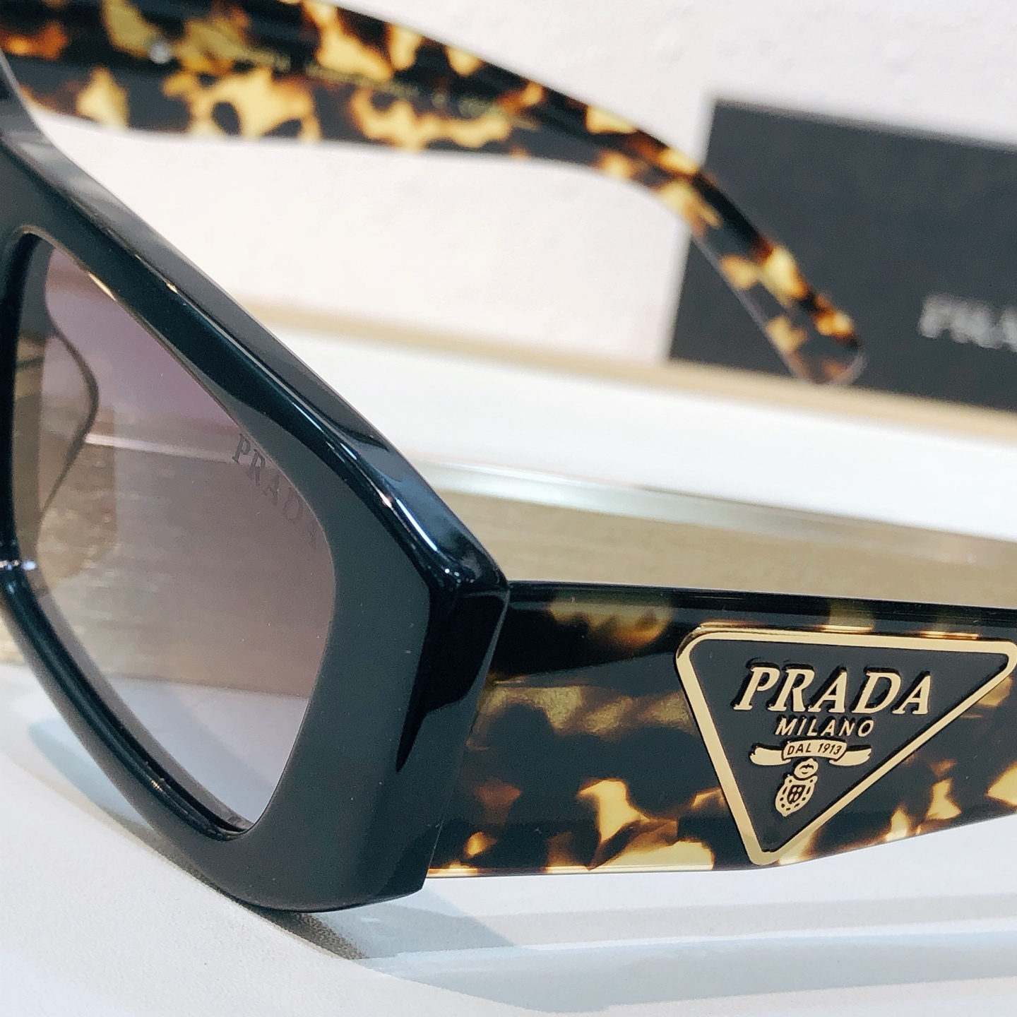 Prada PRAD*