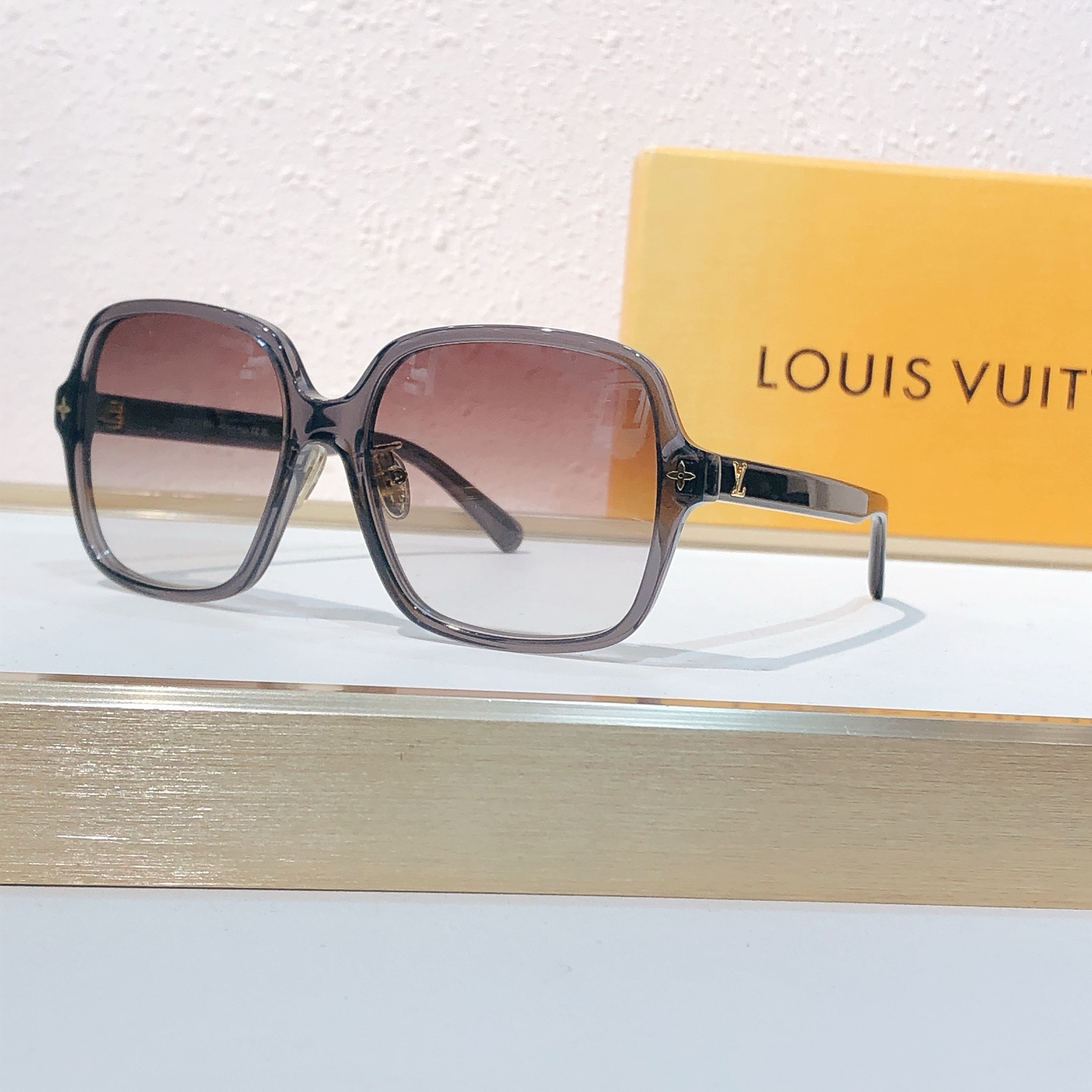 Louis Vuitton 钟楚曦最新同款。 LOUIS VUITTON*