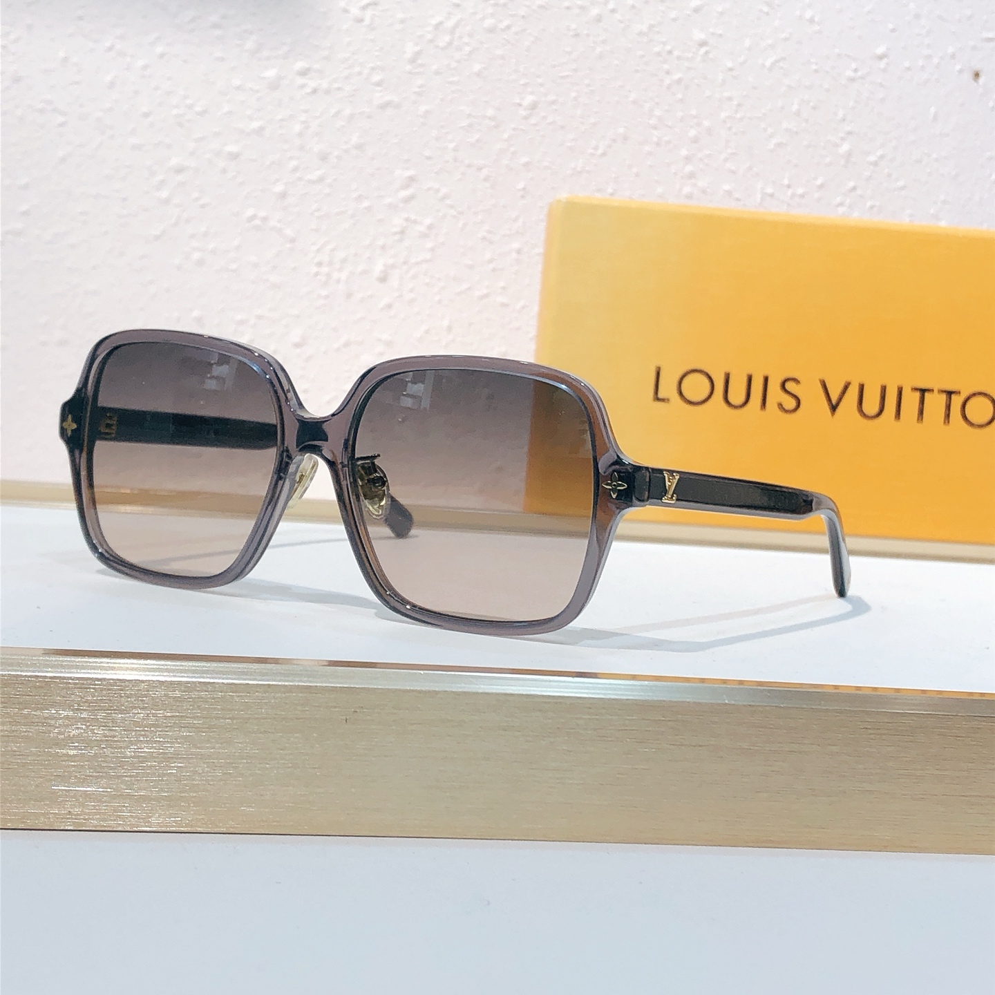 Louis Vuitton 钟楚曦最新同款。 LOUIS VUITTON*