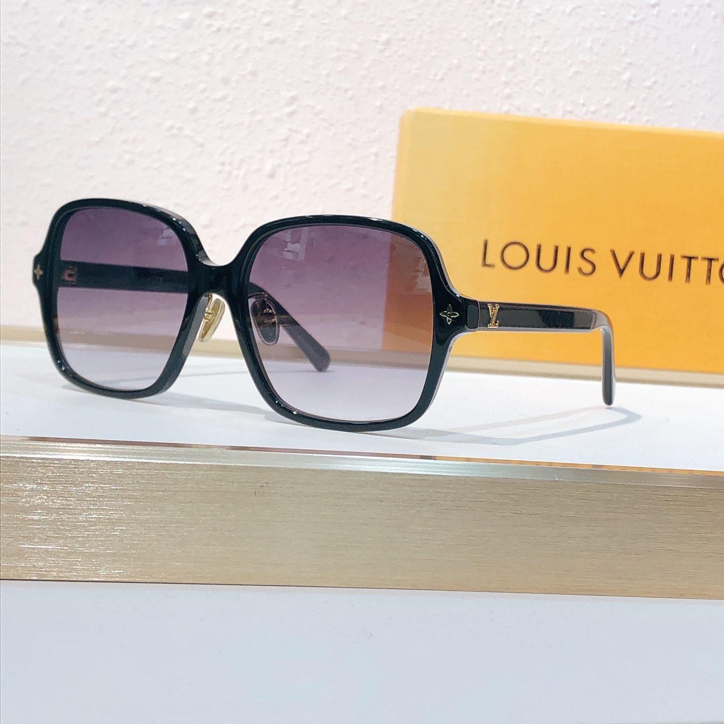 Louis Vuitton 钟楚曦最新同款。 LOUIS VUITTON*