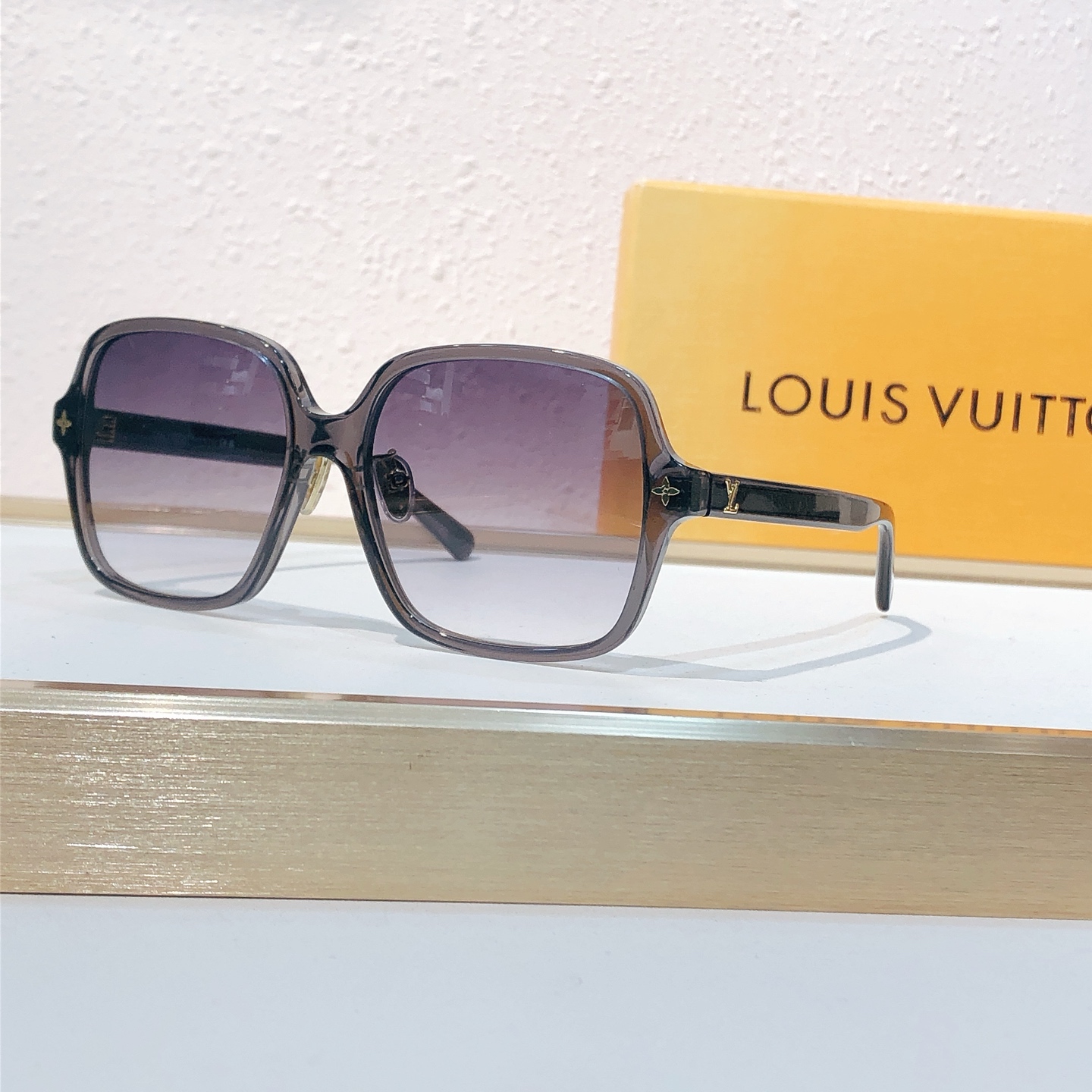 Louis Vuitton 钟楚曦最新同款。 LOUIS VUITTON*