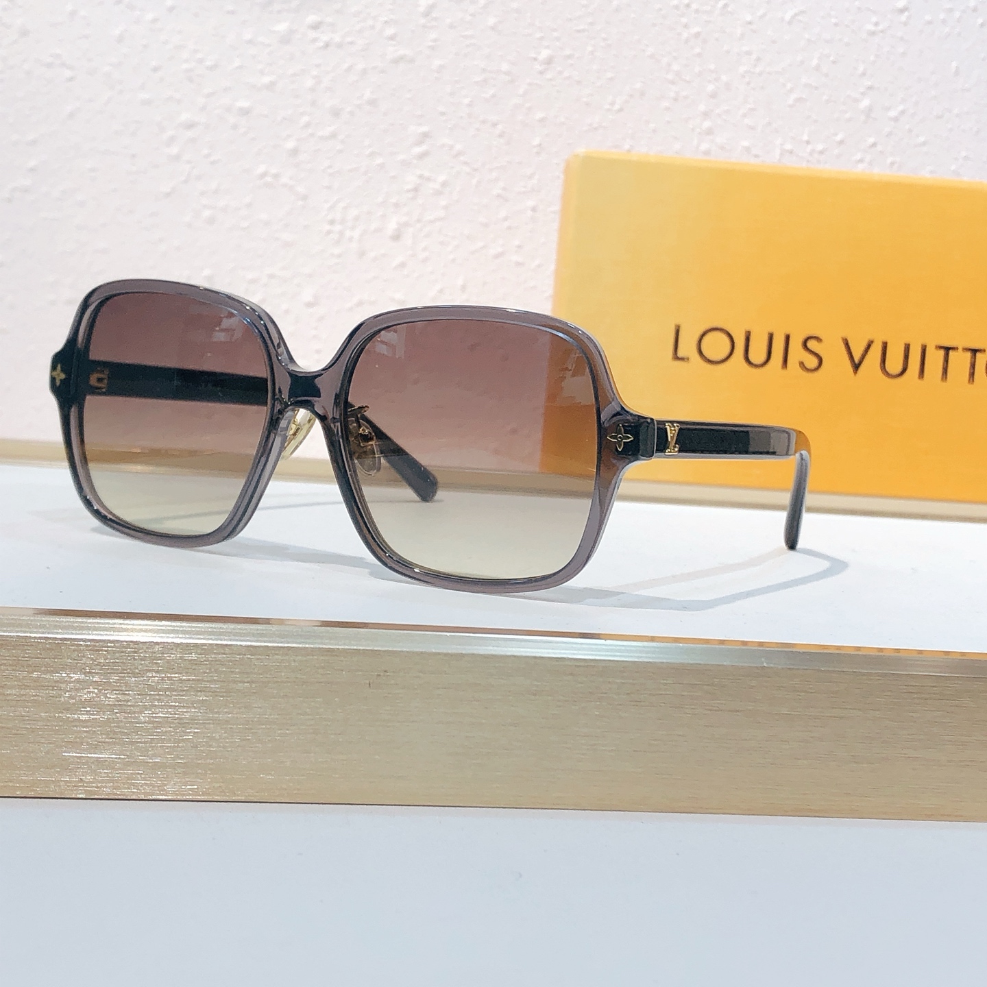 Louis Vuitton 钟楚曦最新同款。 LOUIS VUITTON*