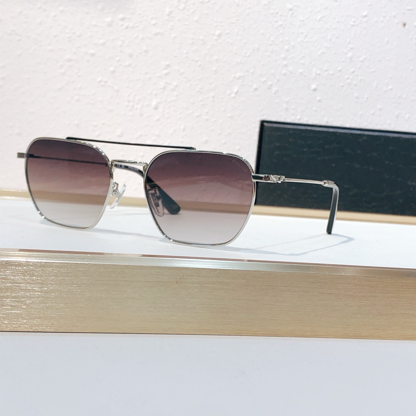 Солнцезащитные очки Emporio Armani