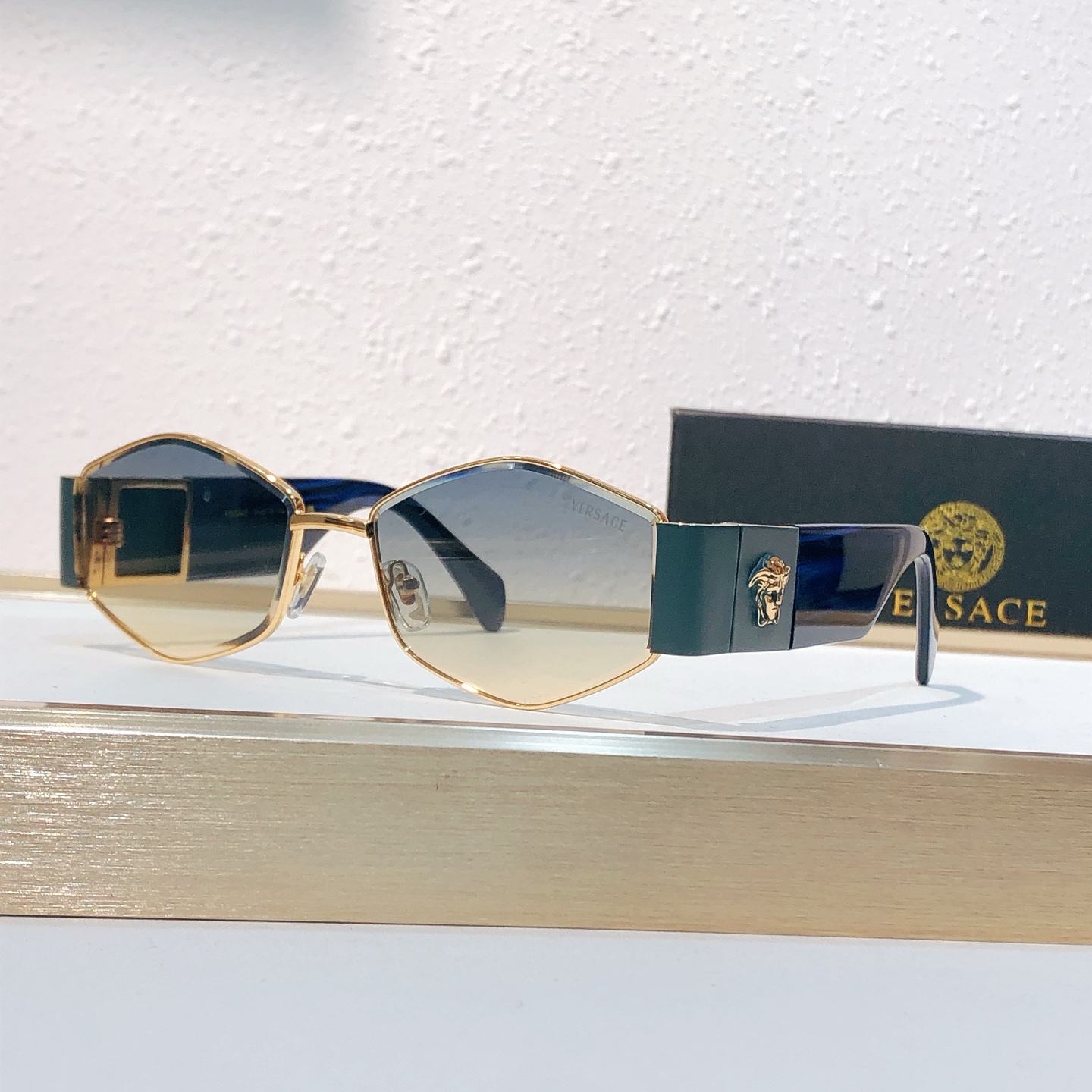 Солнцезащитные очки Versace VE1881