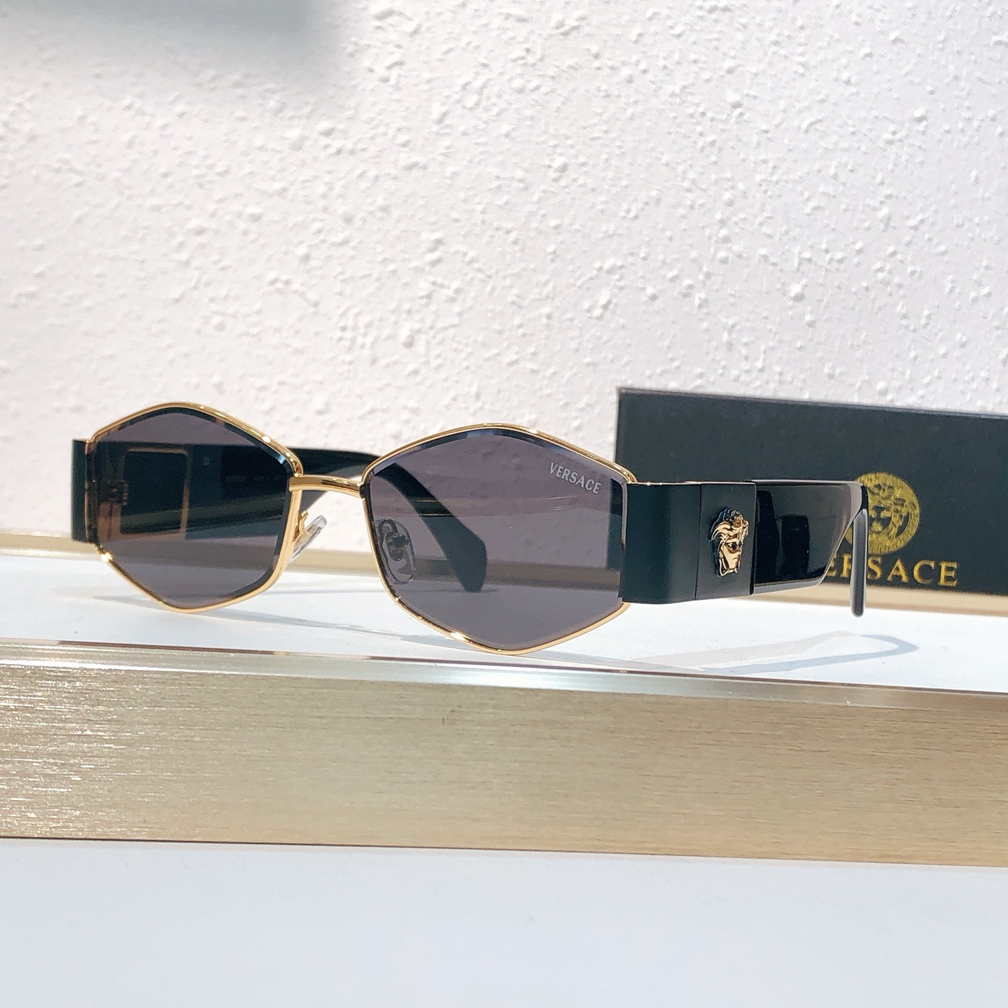Солнцезащитные очки Versace VE1881