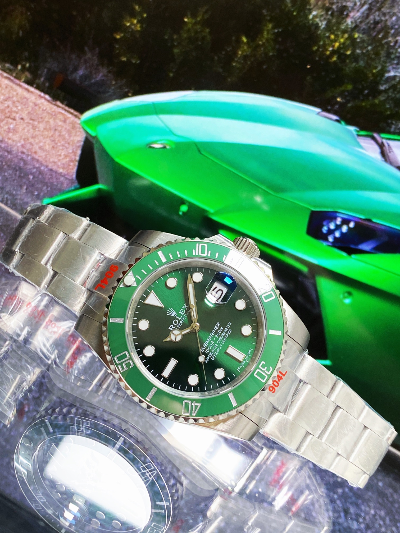 Lote [versión de movimiento Citizen] ROLEX Rolex Green Submariner, la serie Submariner más vendida, disponible en segun…