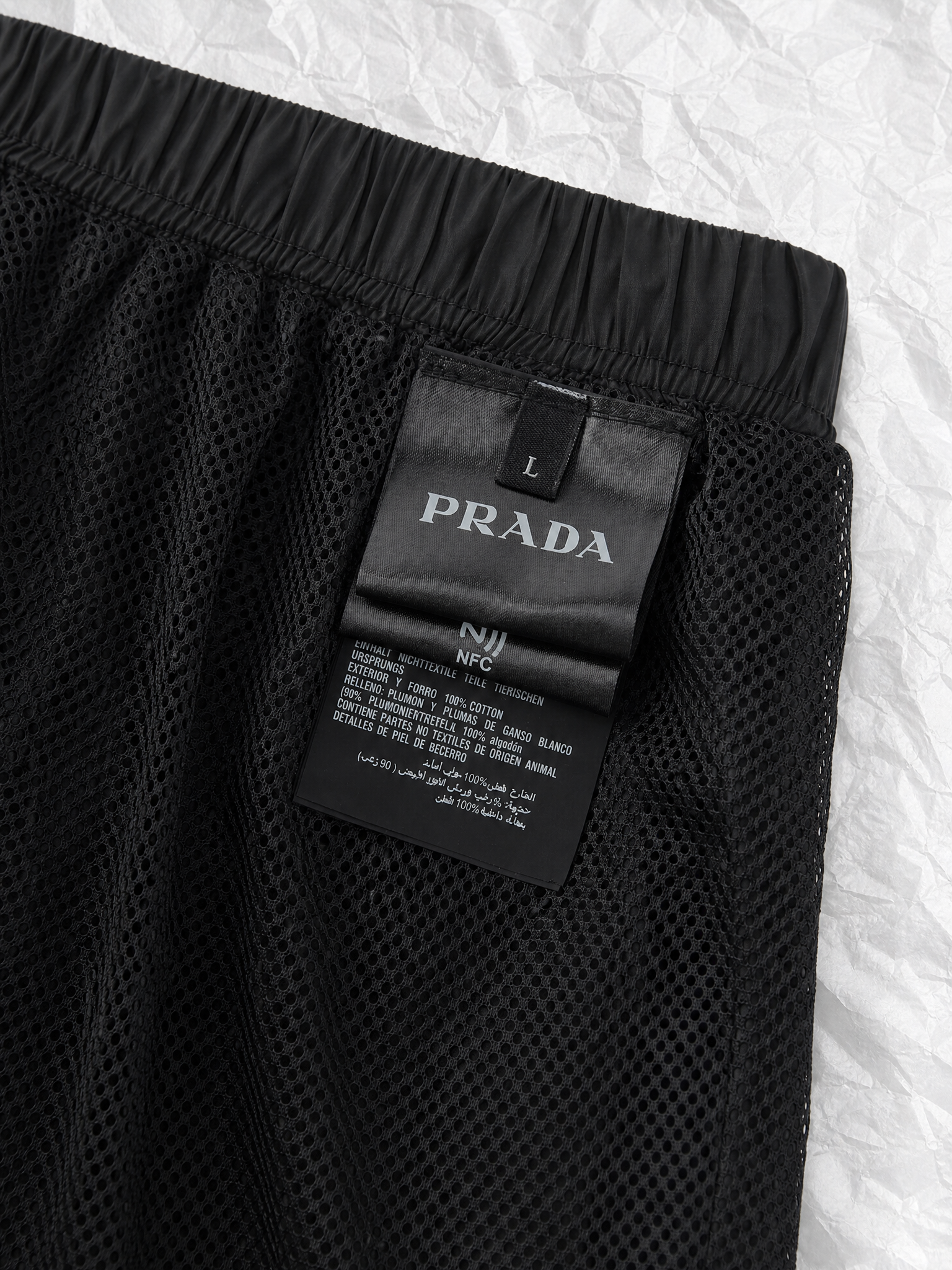 Prada PRA Re-Nylon 钢标沙滩短裤