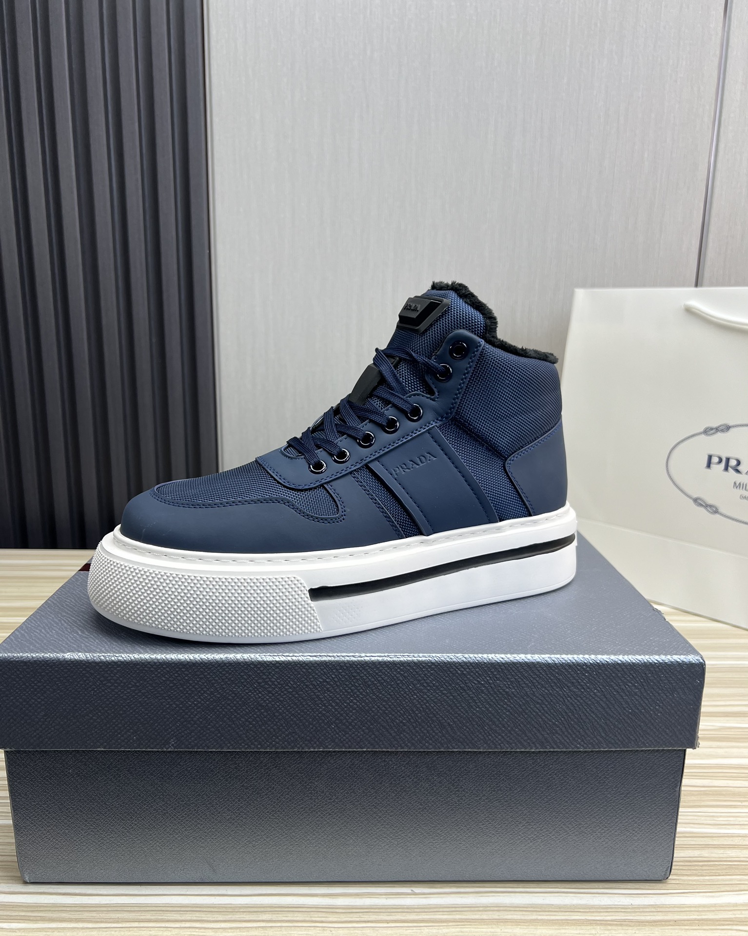 NO:353029,Maori [PRADA] Fast and Winter Shoes for Men's Shoes Shipping Original Flying Cowhide Fabric + Warm Maori, Original Original Bottom, 38-45 (45. Customized No Returns and Exchanges), Prada, Prada, cowhide19860909毛里【PRADA普拉达】秋冬爆款男鞋出货原版飞织牛皮面料+保暖毛里,原厂原版底,38-45（45.定做不退换）,,prada,prada,cowhide,Men's shoes