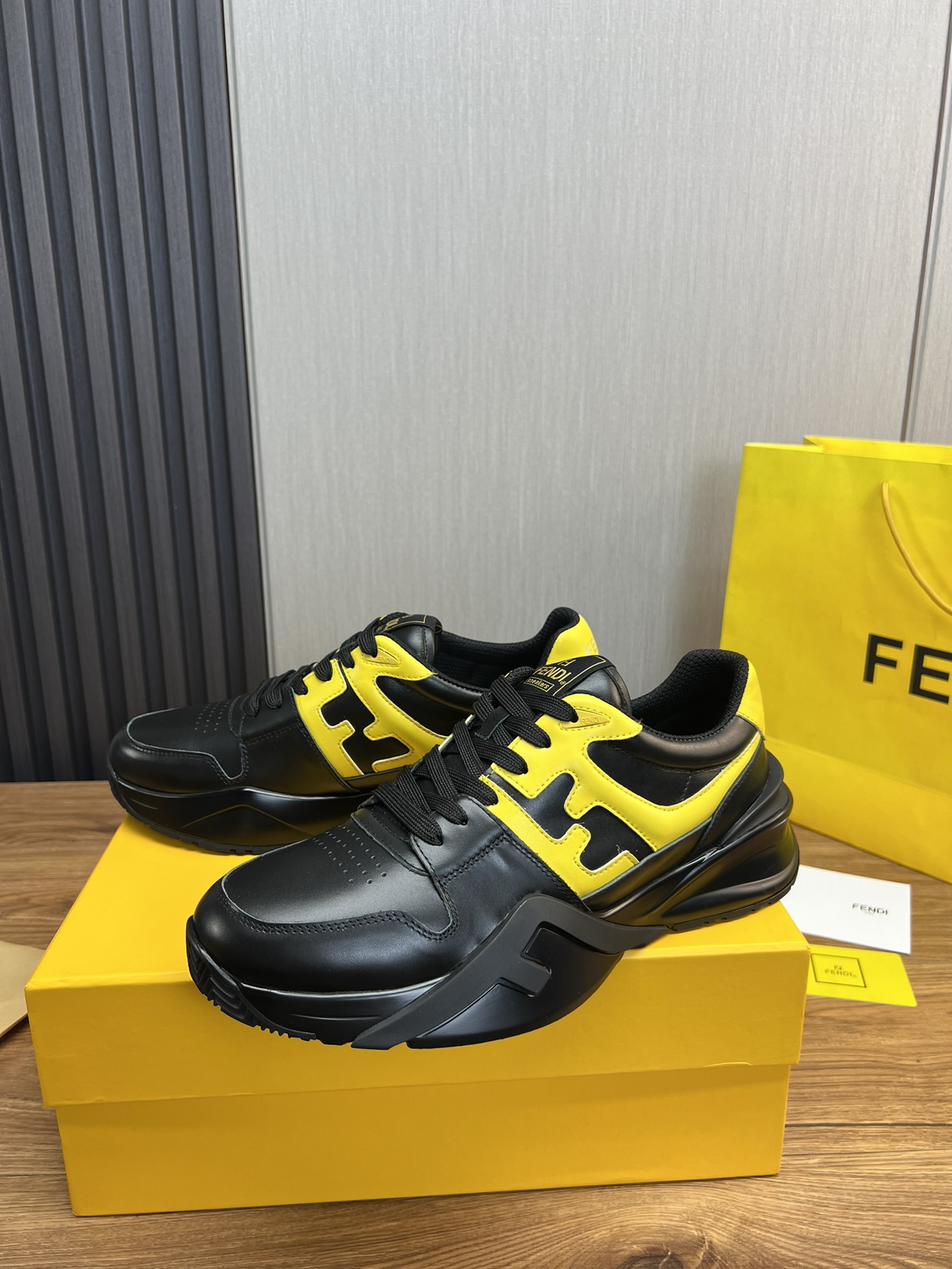 Factory precio 290Fendi [Fendi] explosión enumerados moda casual zapatos de los hombres que utilizan