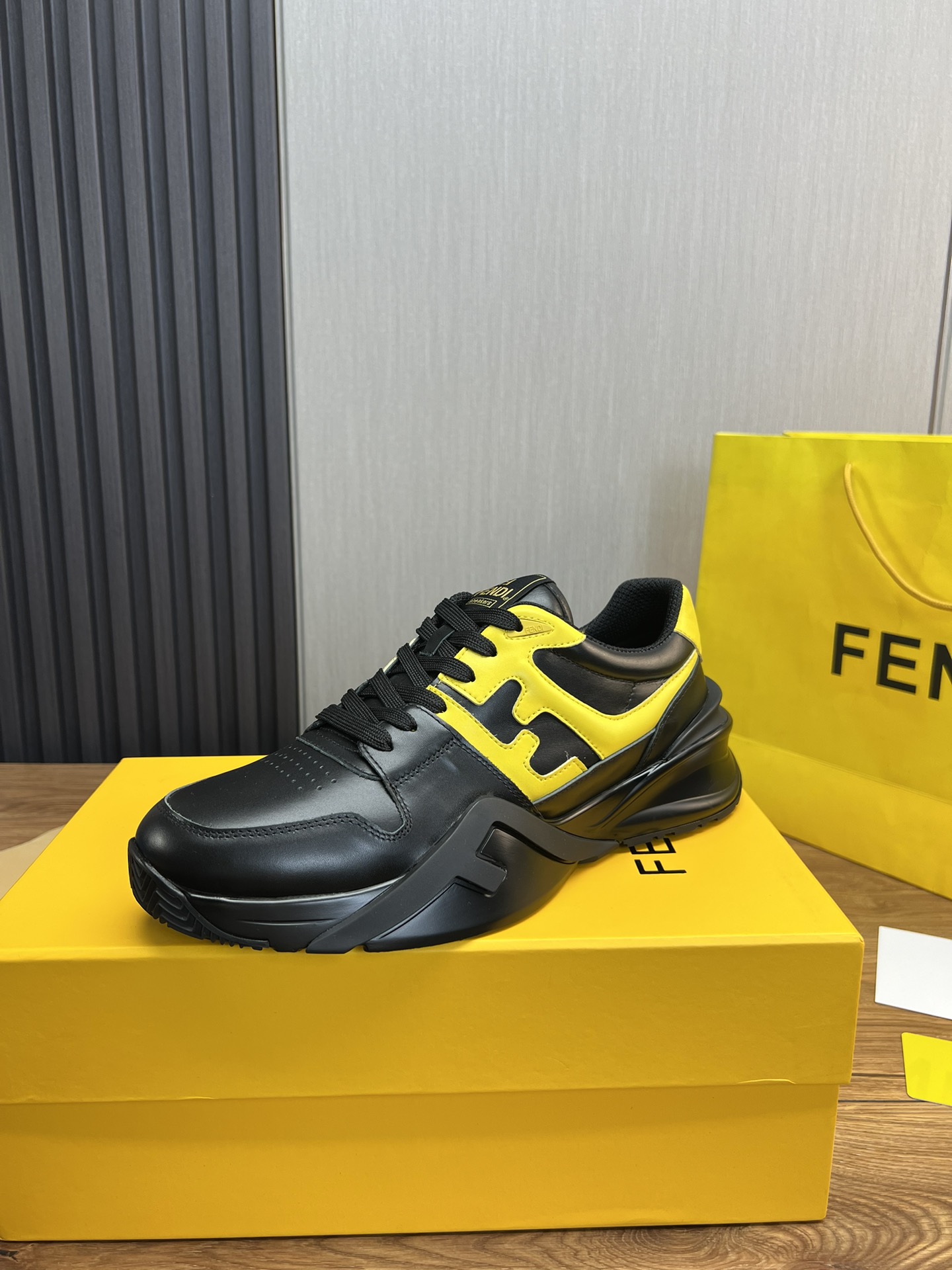 Factory precio 290Fendi [Fendi] explosión enumerados moda casual zapatos de los hombres que utilizan