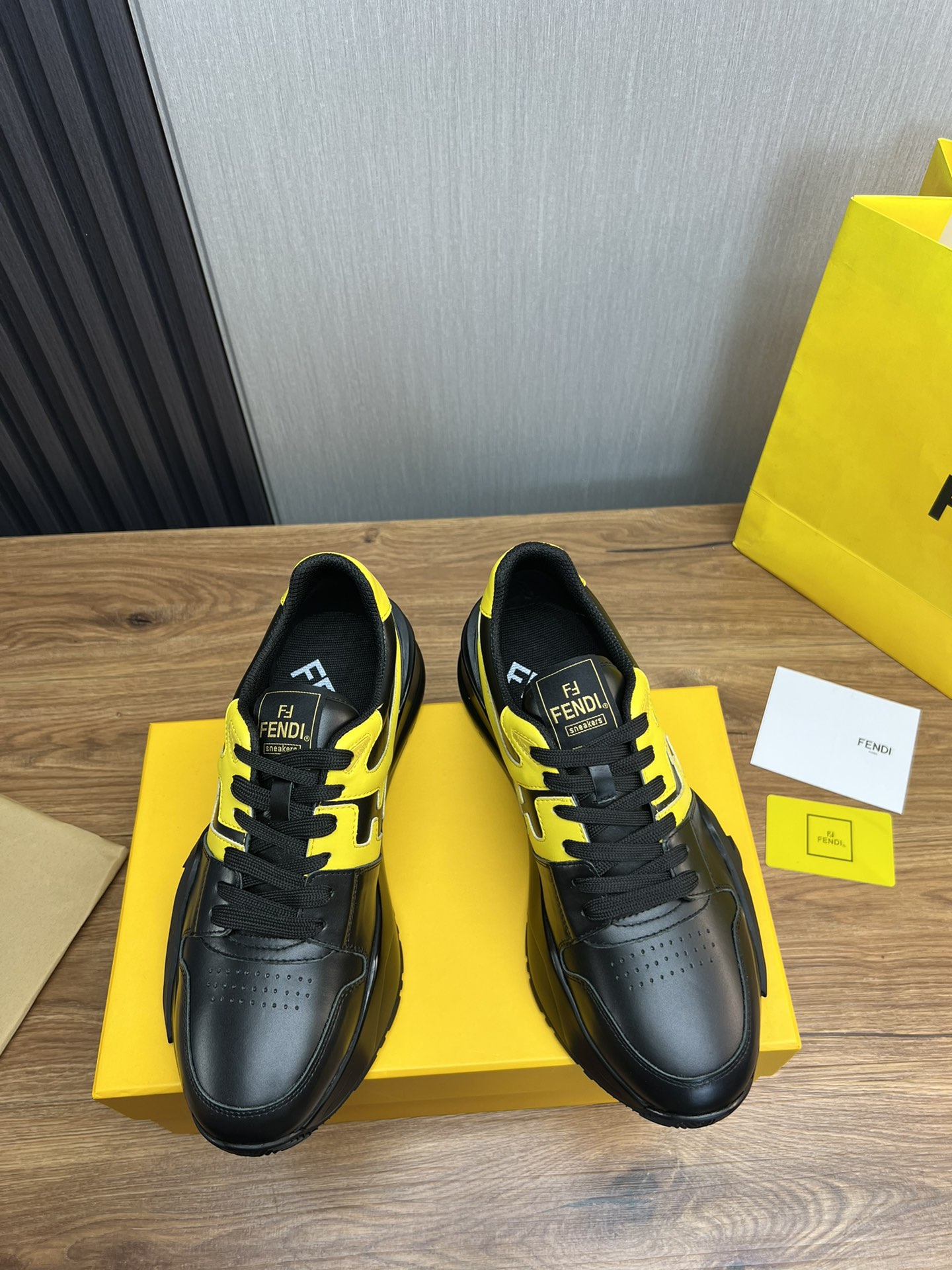 Factory precio 290Fendi [Fendi] explosión enumerados moda casual zapatos de los hombres que utilizan