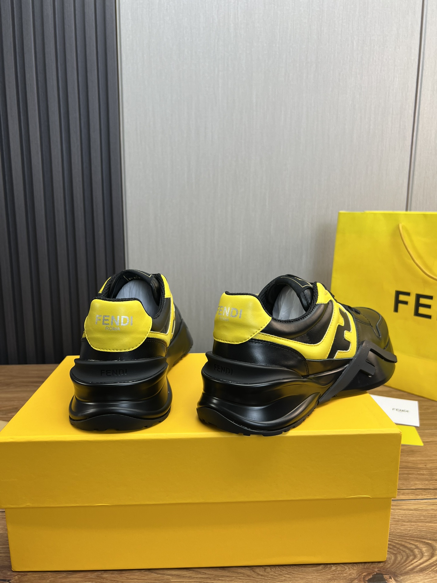 Factory precio 290Fendi [Fendi] explosión enumerados moda casual zapatos de los hombres que utilizan