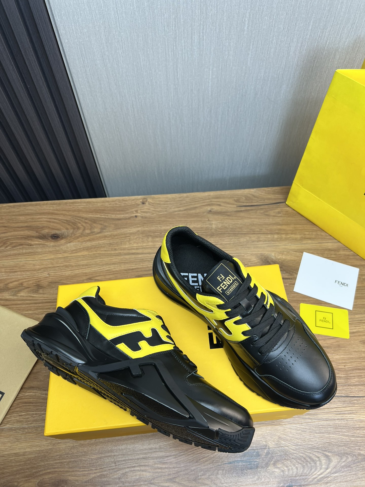 Factory precio 290Fendi [Fendi] explosión enumerados moda casual zapatos de los hombres que utilizan