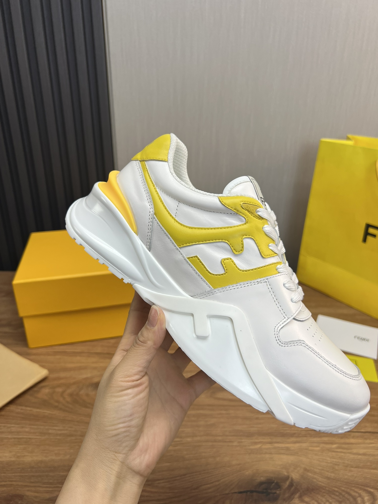 Factory precio 290Fendi [Fendi] explosión enumerados moda casual zapatos de los hombres que utilizan