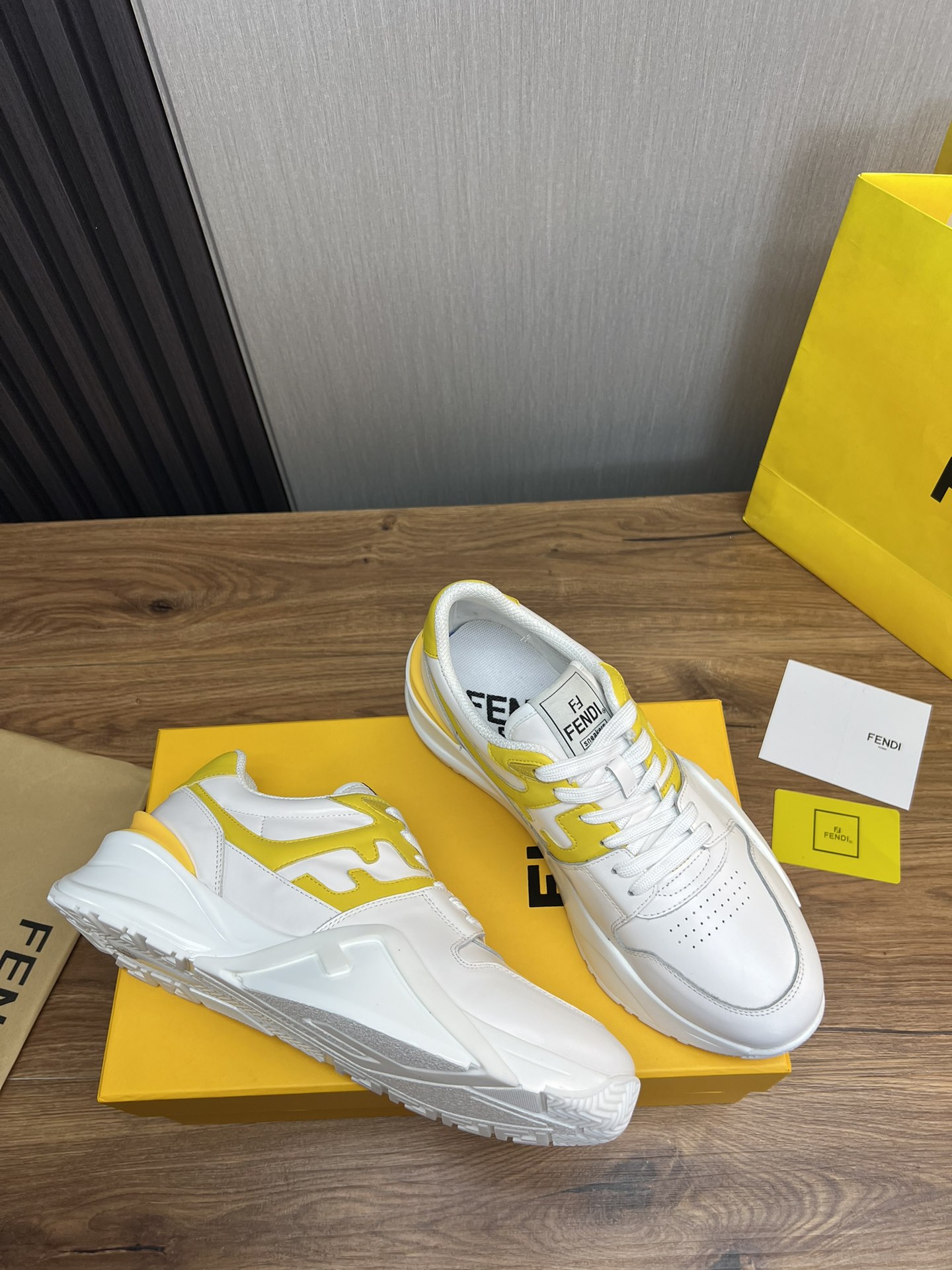 Factory precio 290Fendi [Fendi] explosión enumerados moda casual zapatos de los hombres que utilizan